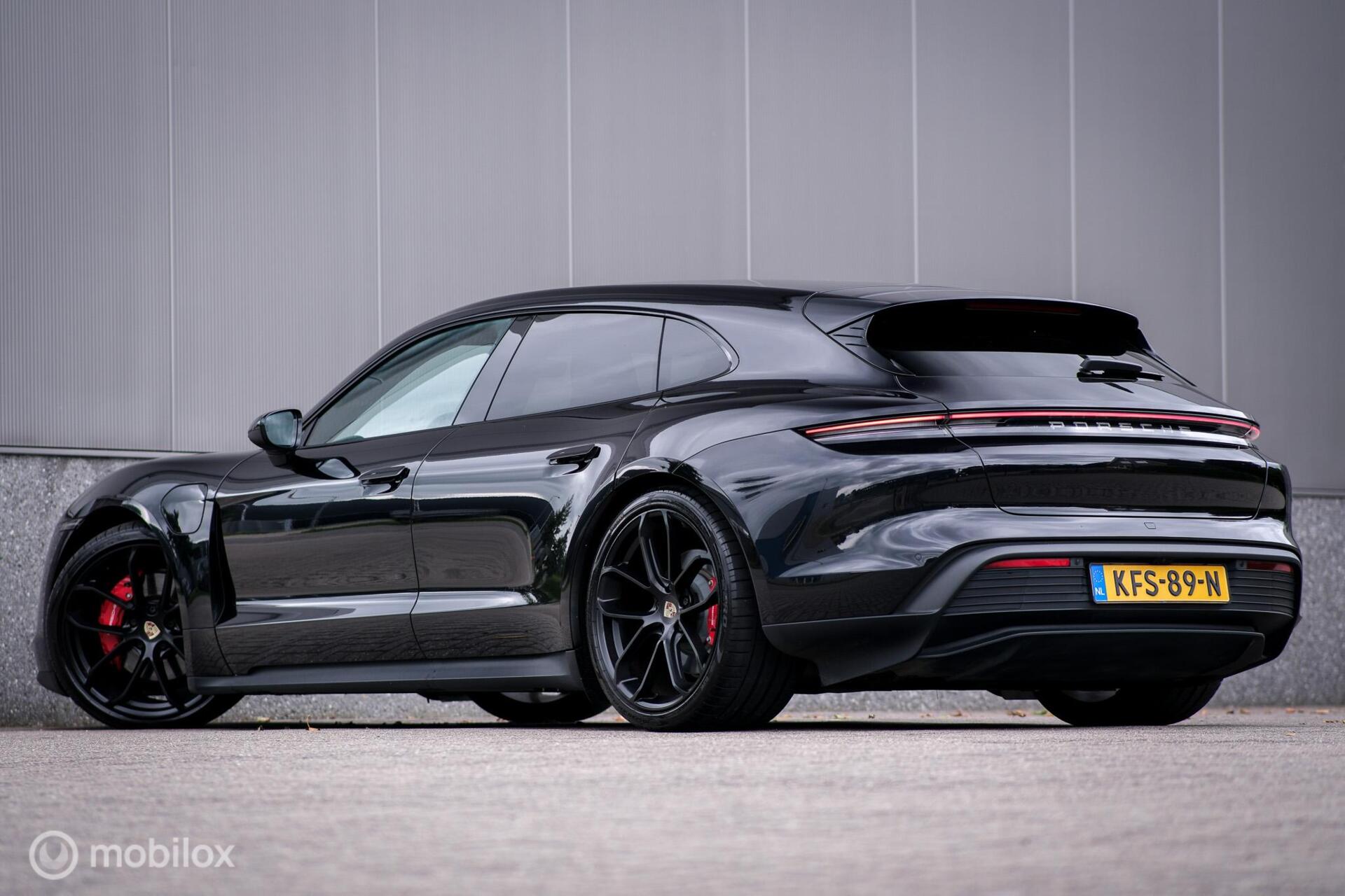 Foto van Porsche Taycan 4s