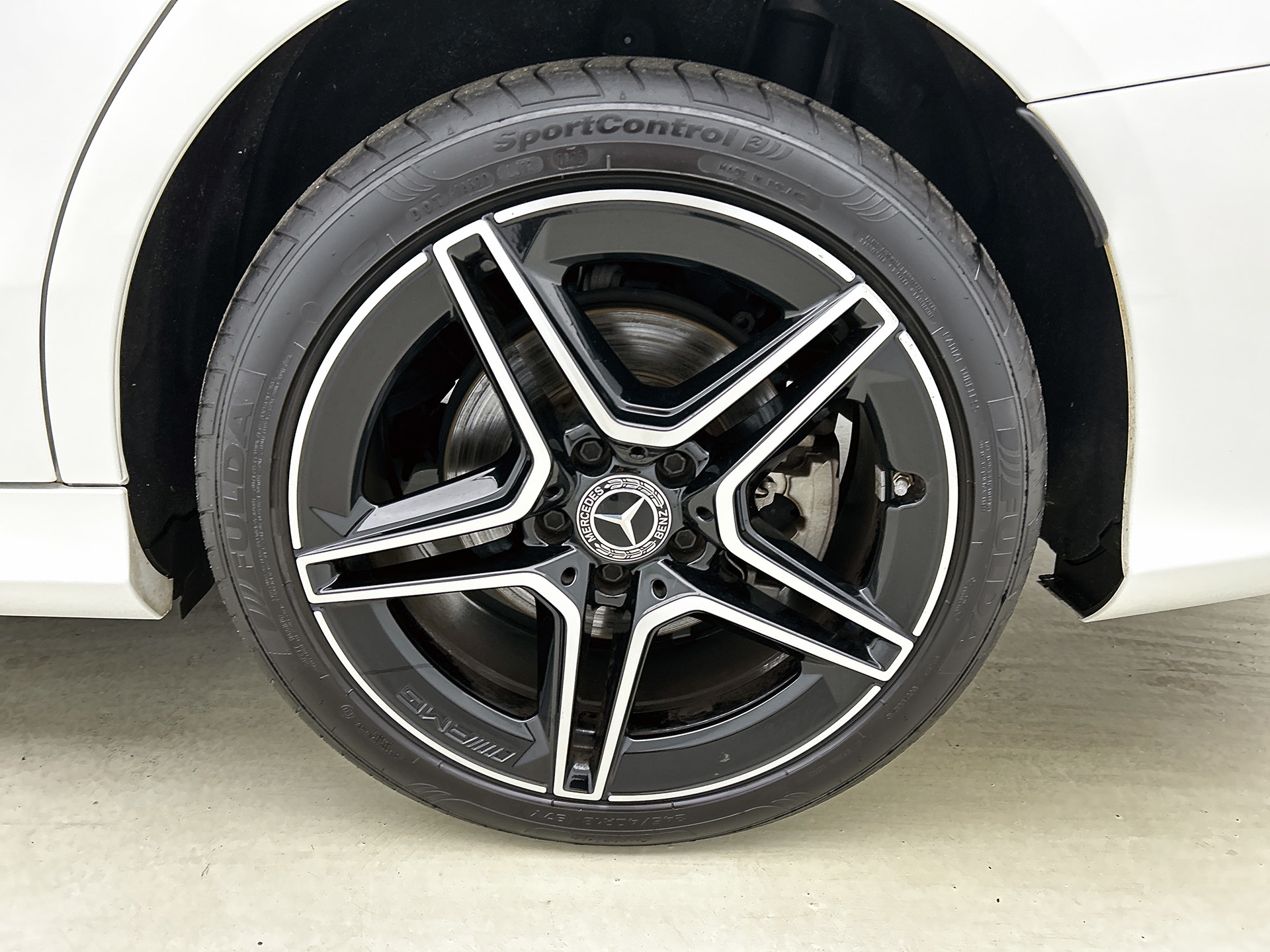 Foto van Mercedes-Benz C 300 E