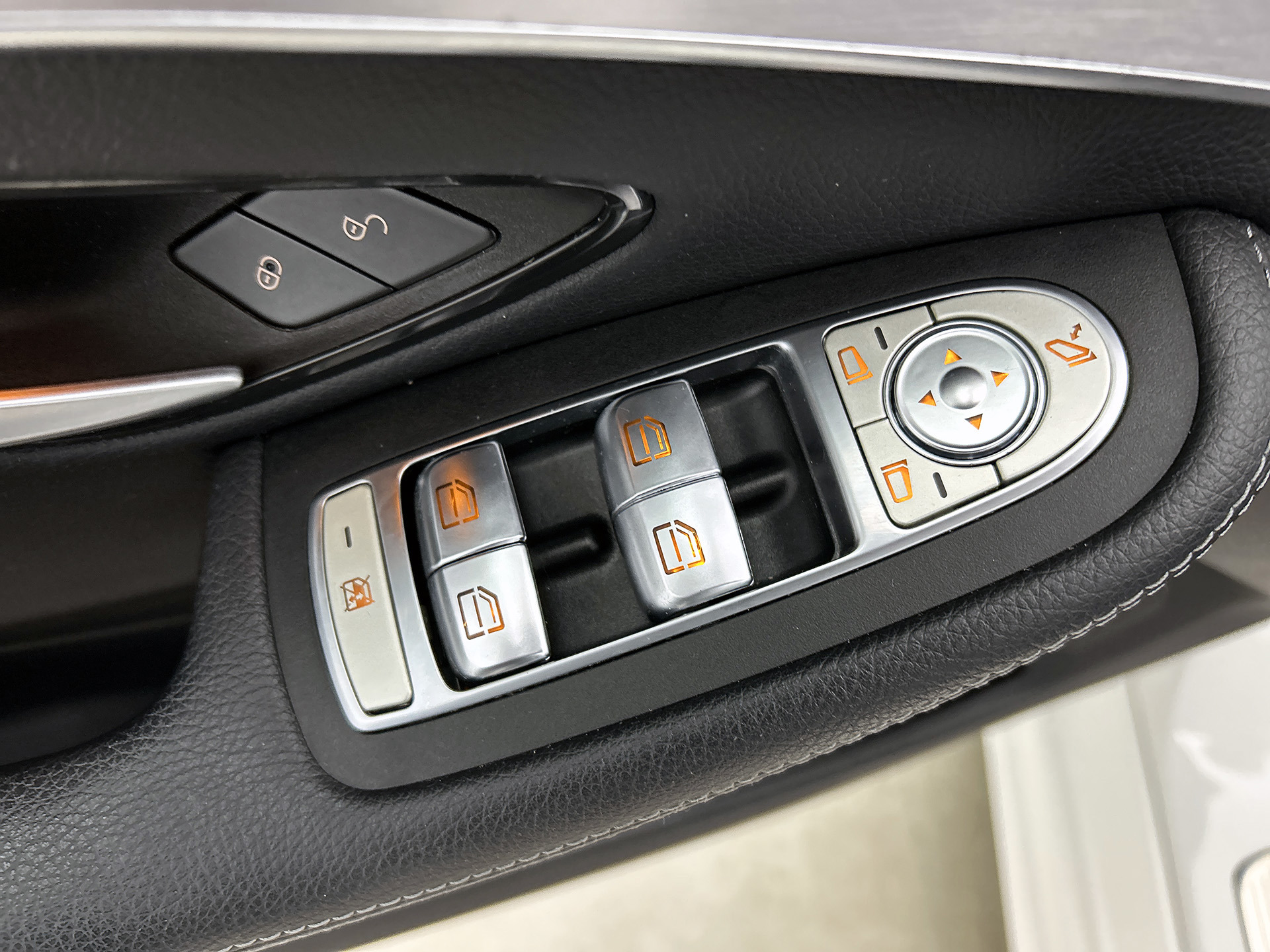 Foto van Mercedes-Benz C 300 E