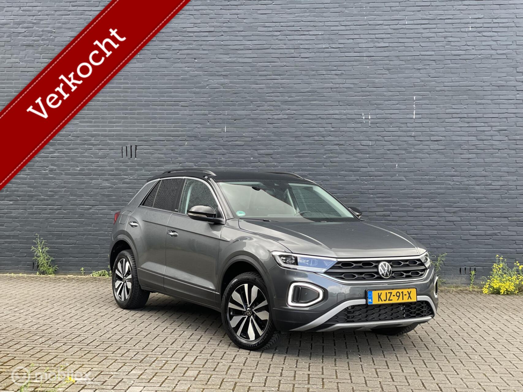 Volkswagen T-roc 1.5 TSI 150PK DSG ACC/NAVI/Virtual/Trekhaak 2024 - voorkant