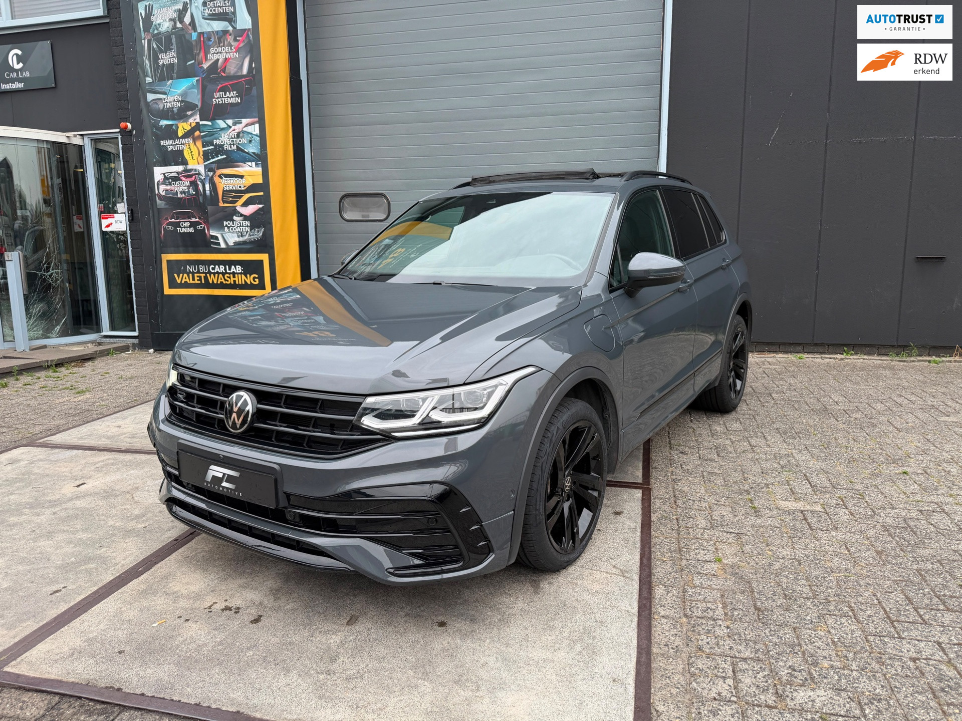 Volkswagen Tiguan 1.4 TSI eHybrid R-Line | IQ | 360 | keyless | Pano| Head up | Carplay | Half leder/alcantara 2022 - voorkant