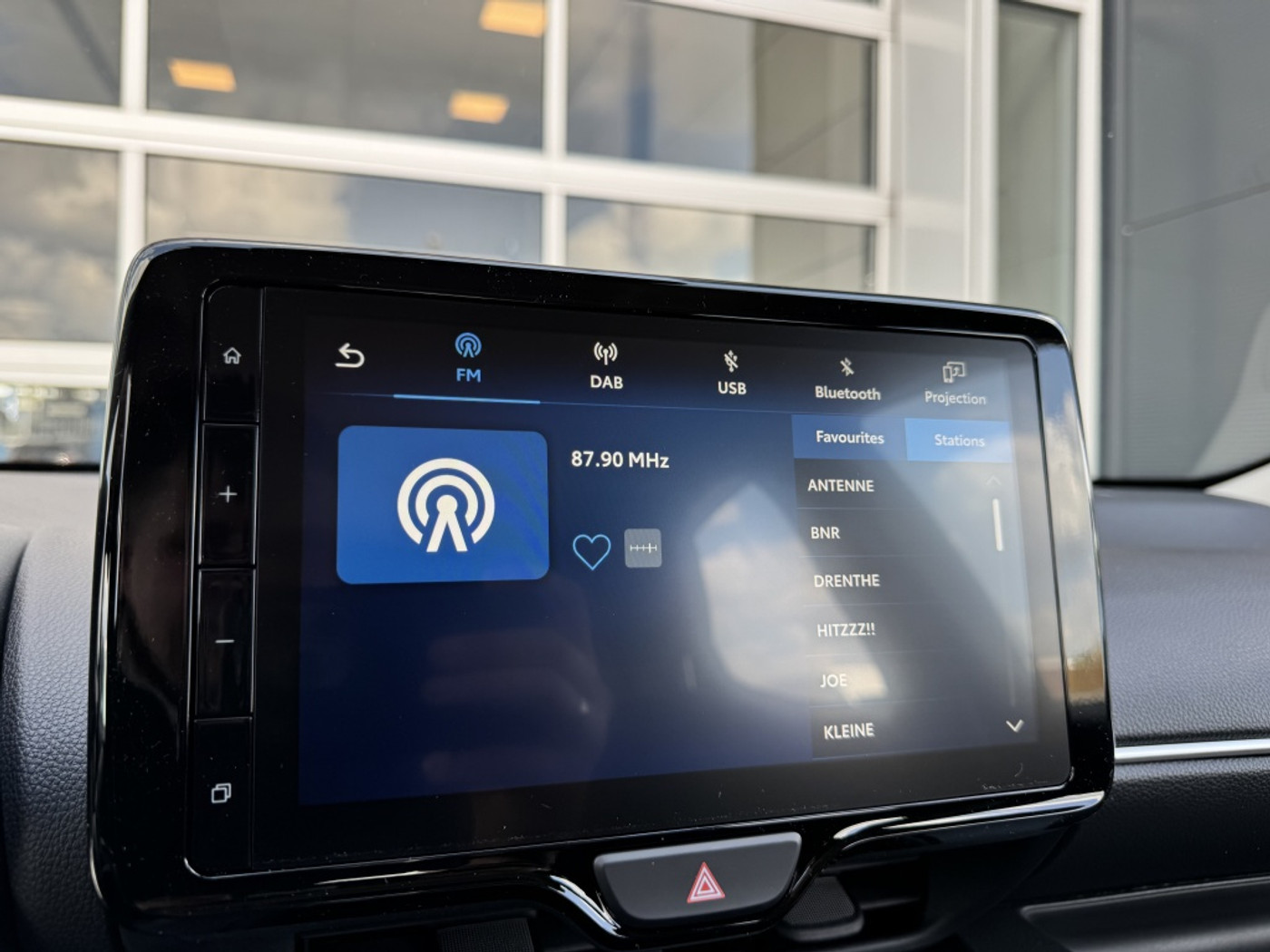 Foto van Mazda Mazda2 Hybrid