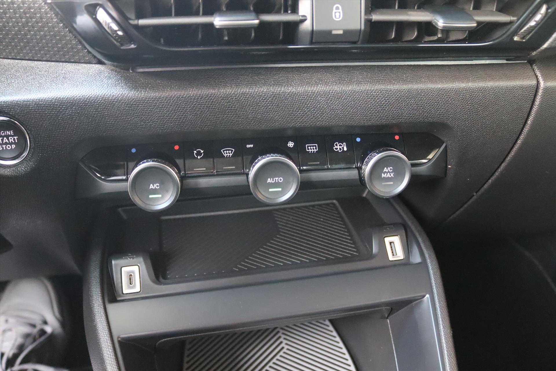 Foto van Citroen C4 X