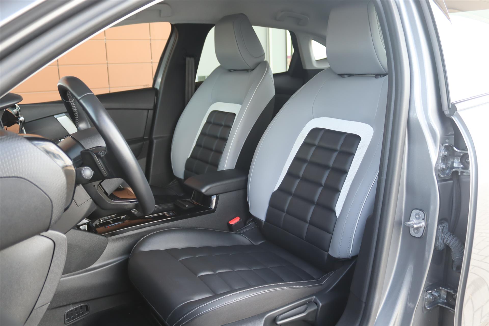 Foto van Citroen C4 X
