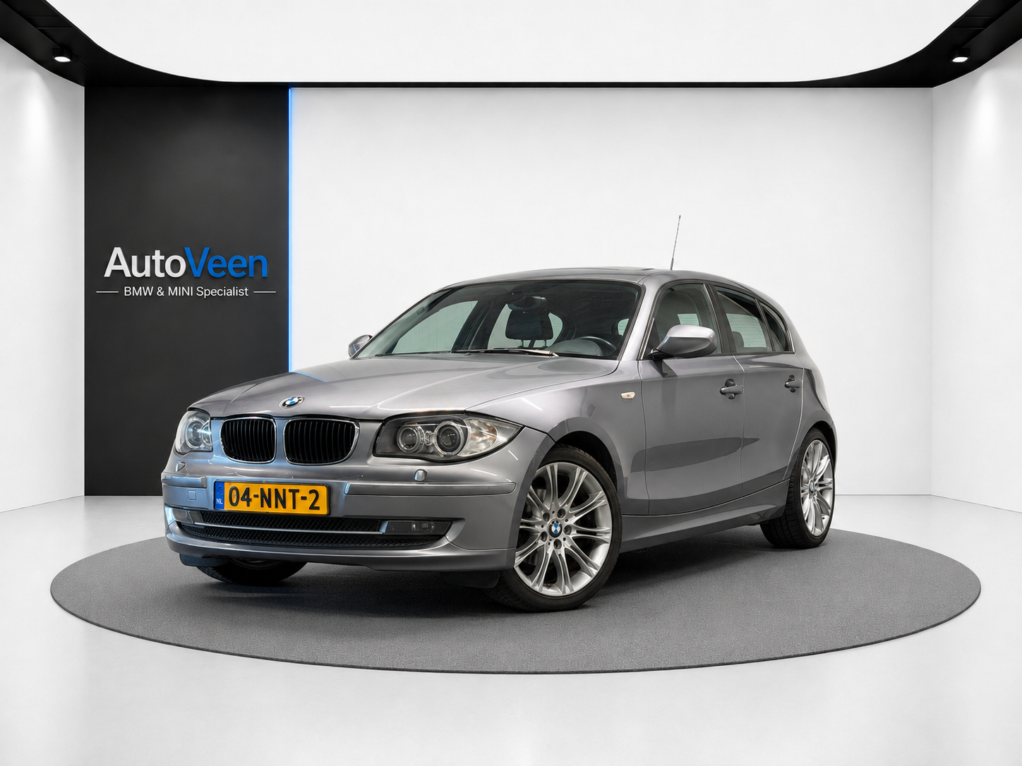 BMW 120i 120i Business Line Edition (CRUISE, PANO, NAVI, AUTOMAAT) 2010 - voorkant