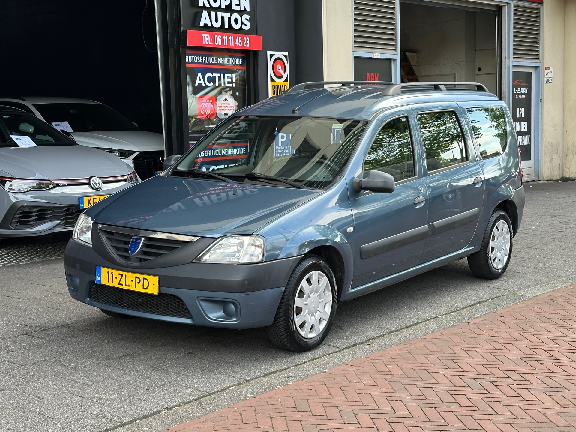 Dacia Logan 1.6 Ambiance 7 Persoons 2008 - voorkant