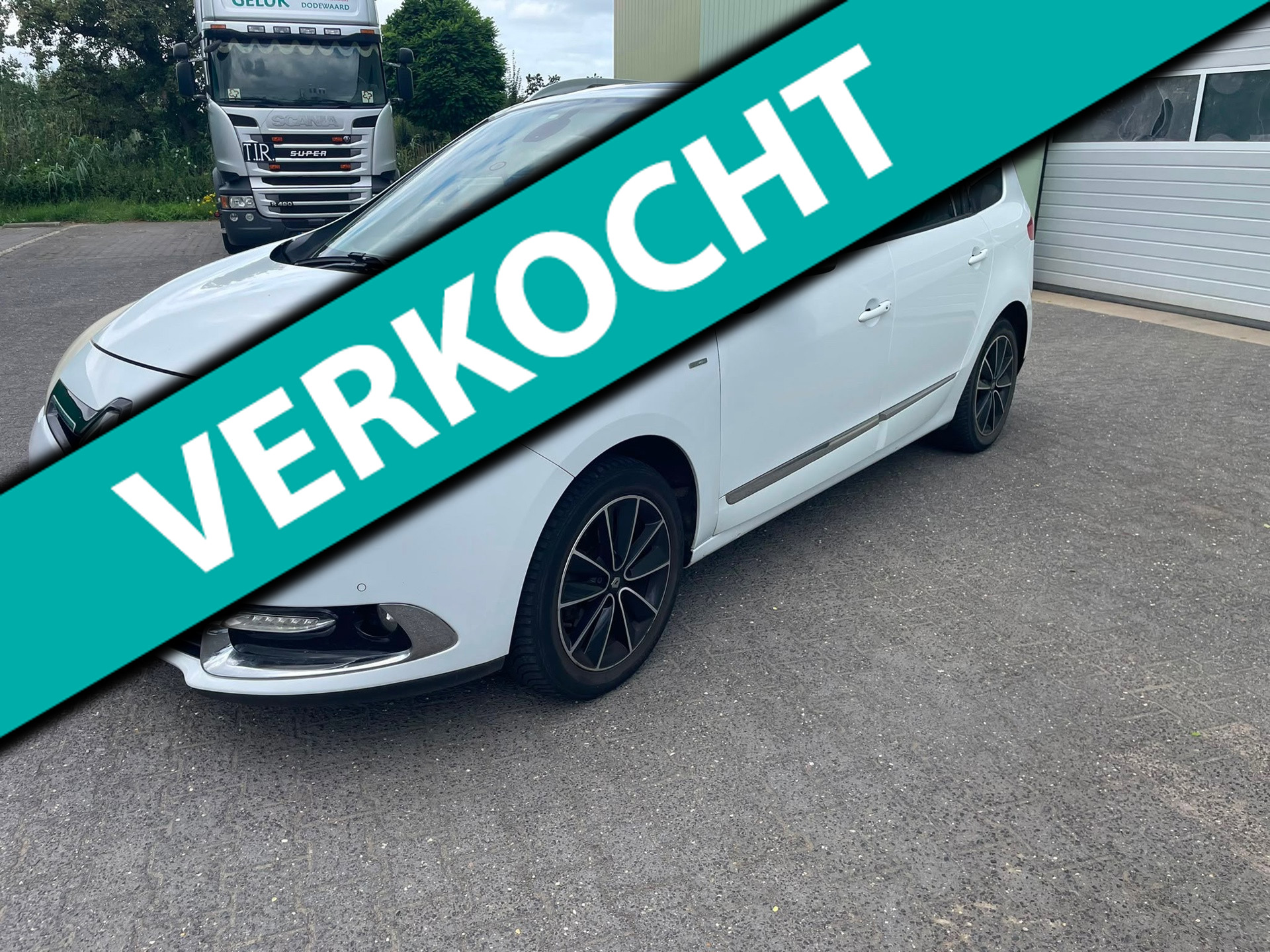 Renault Megane Scenic 1.2 TCe Bose 7p Airco Navigatie Trekhaak 2013 - voorkant