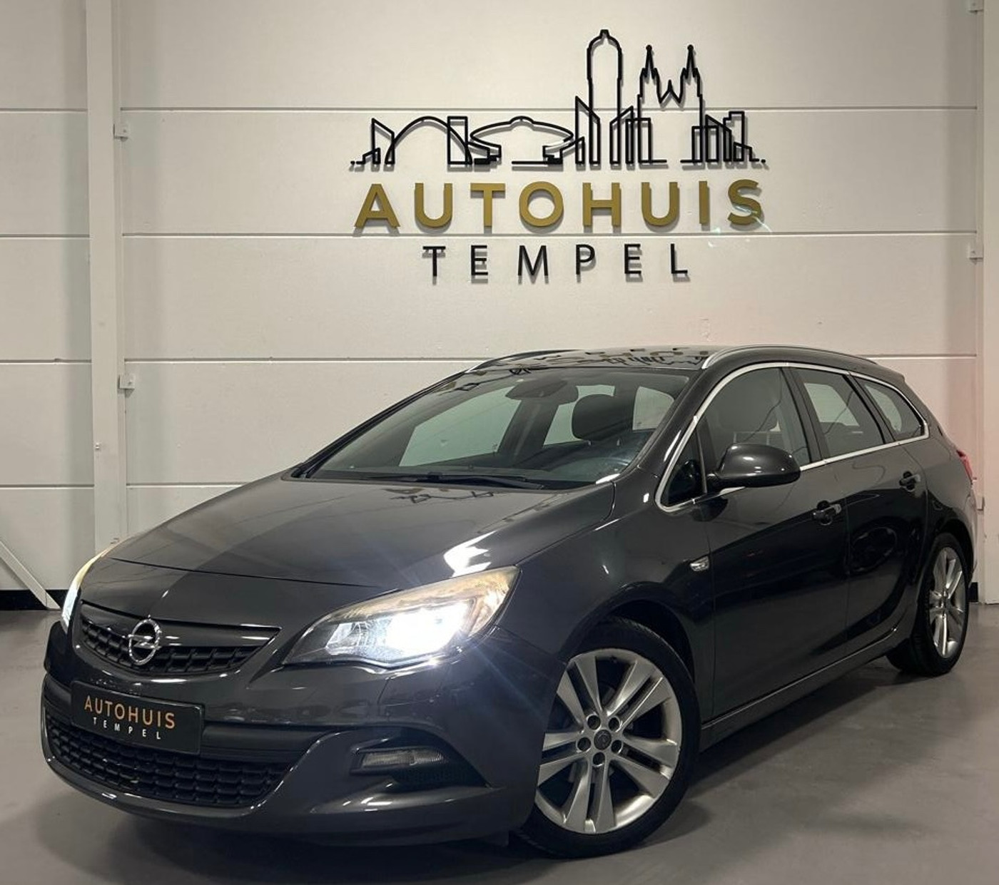 Opel Astra Sports Tourer 1.4 Turbo Sport Nap Airco Cruise Parkeersensoren Navi Nwe Apk 2012 - voorkant