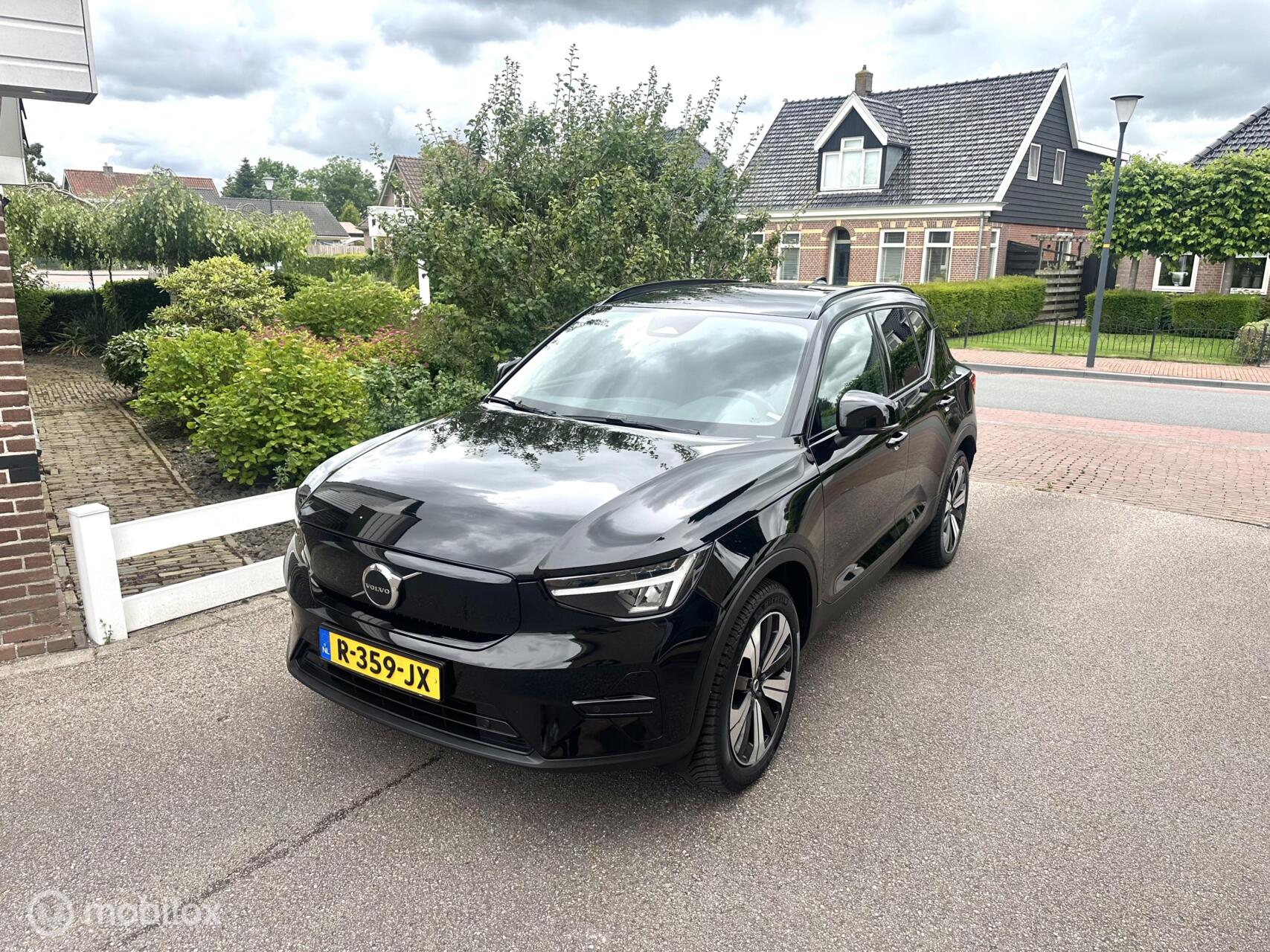 Volvo XC40 Recharge Plus 70 kWh ACHTERUITRIJ CAMERA CARPLAY ADAPTIVE CRUISE CONTROLE STUUR/STOELVERWARMING TREKHAAK WARMTEPOMP!! 2022 - voorkant