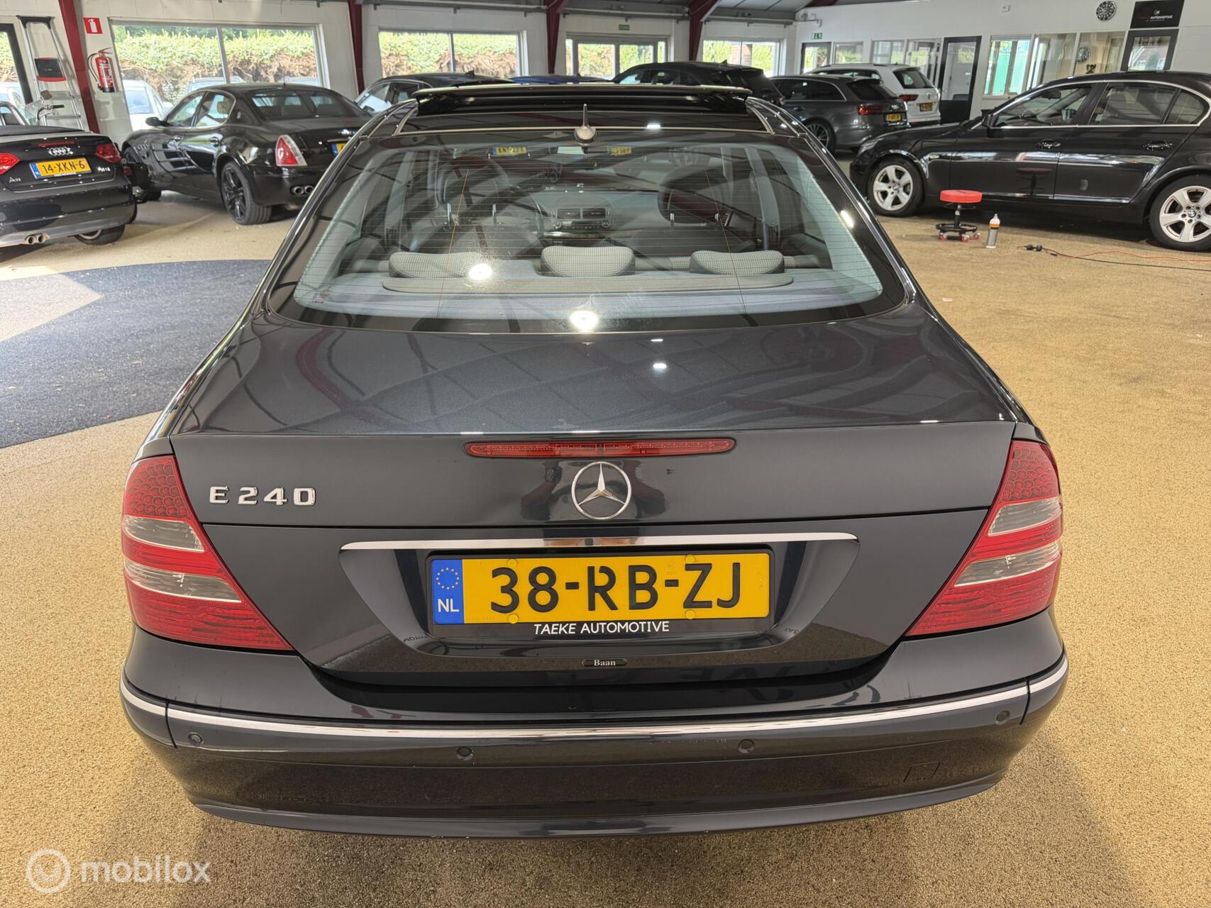 Foto van Mercedes-Benz E 240