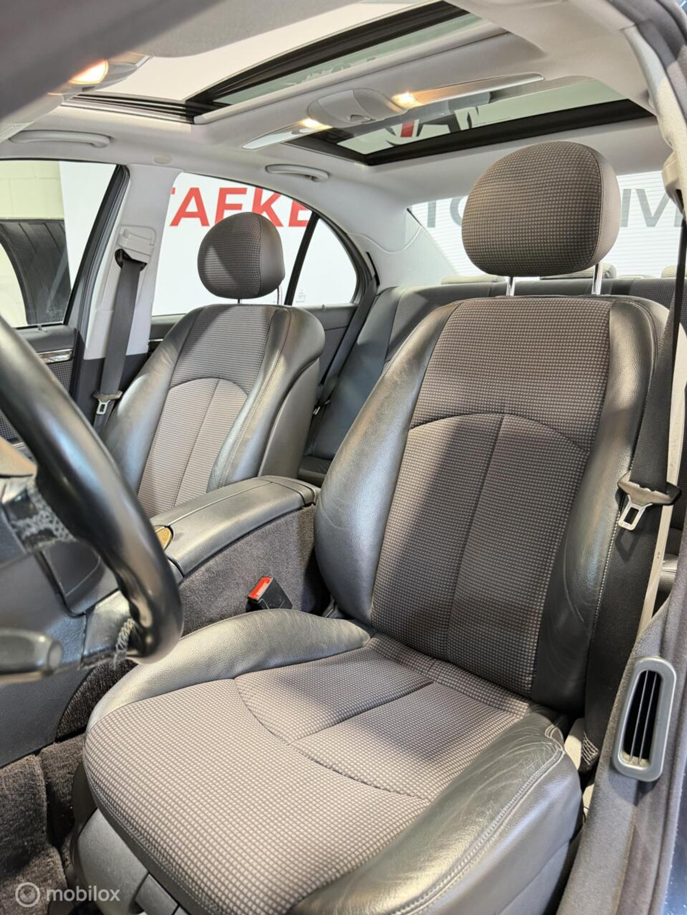 Foto van Mercedes-Benz E 240