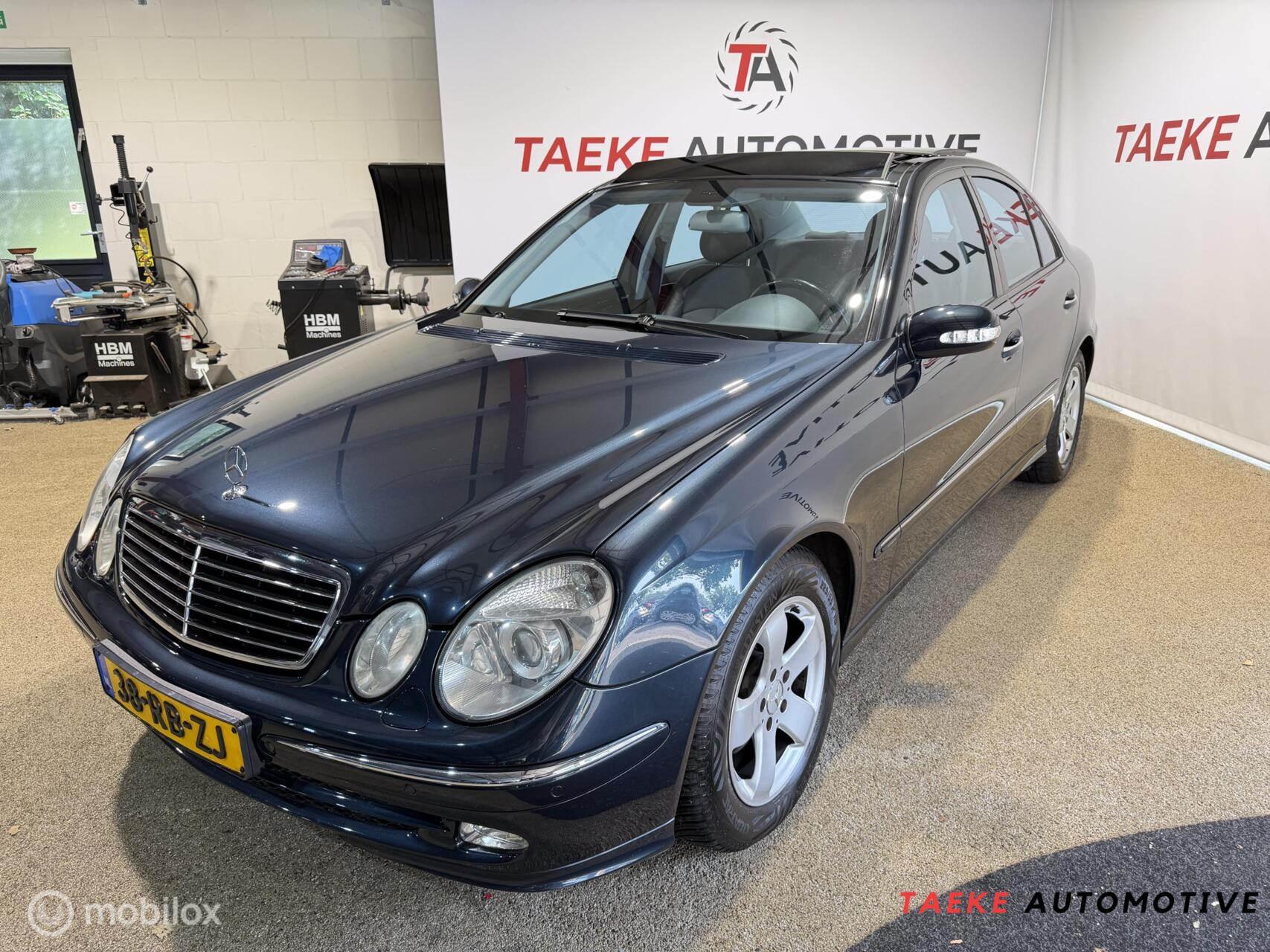 Mercedes-Benz E 240 240 Avantgarde CLIMA/CRUISE/PDC/PANO/NAP 2005 - voorkant