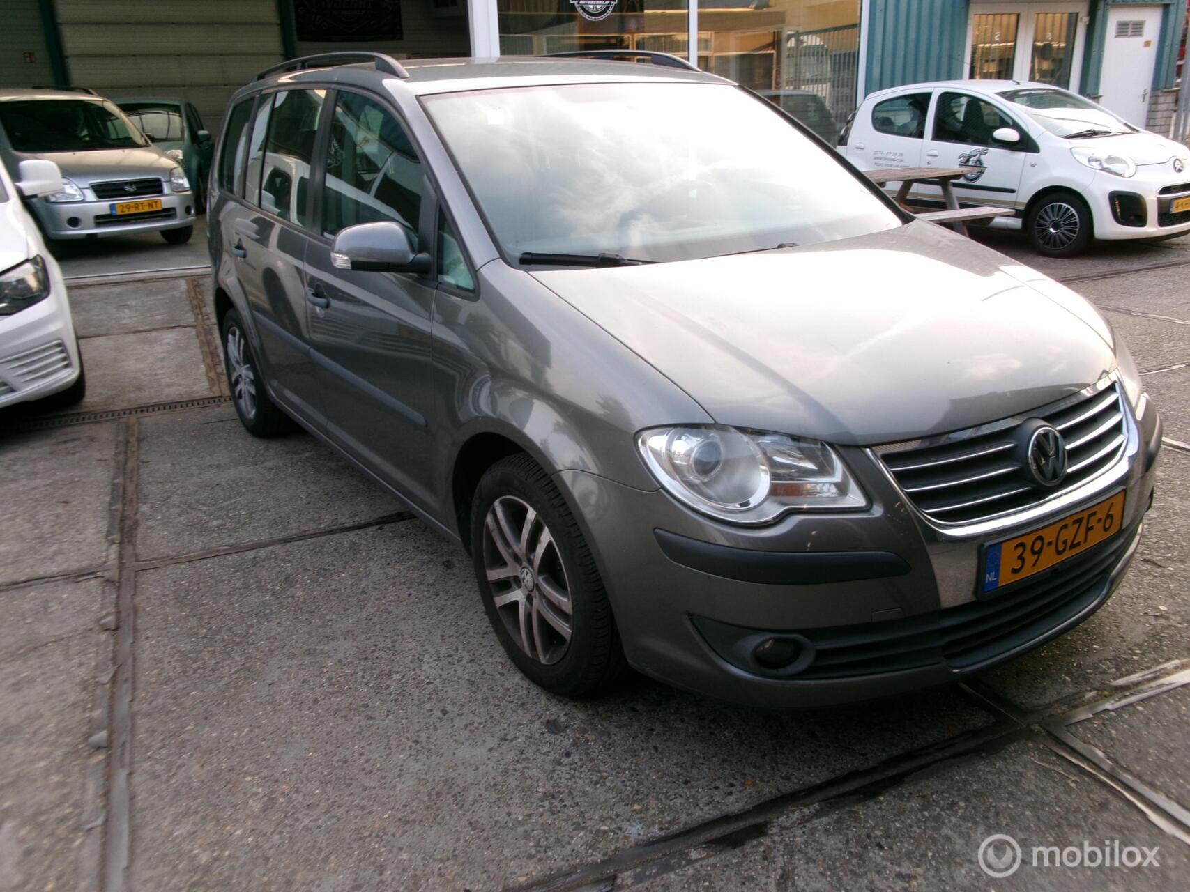 Volkswagen Touran 1.6 Trendline Business 2008 - voorkant