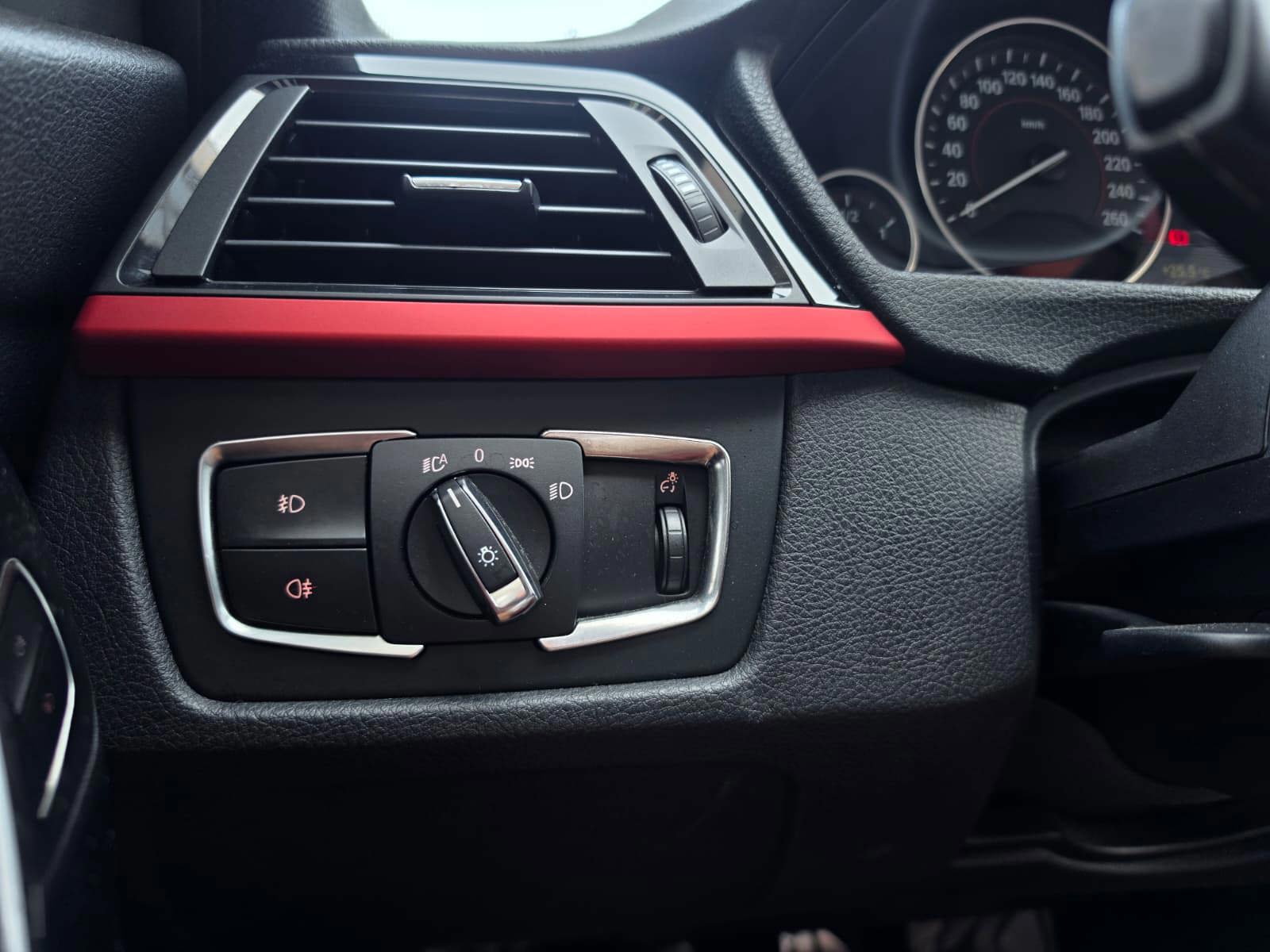 Foto van BMW 320i Ed