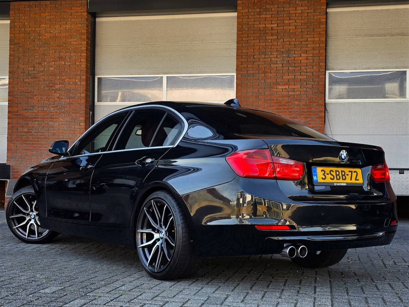 Foto van BMW 320i Ed