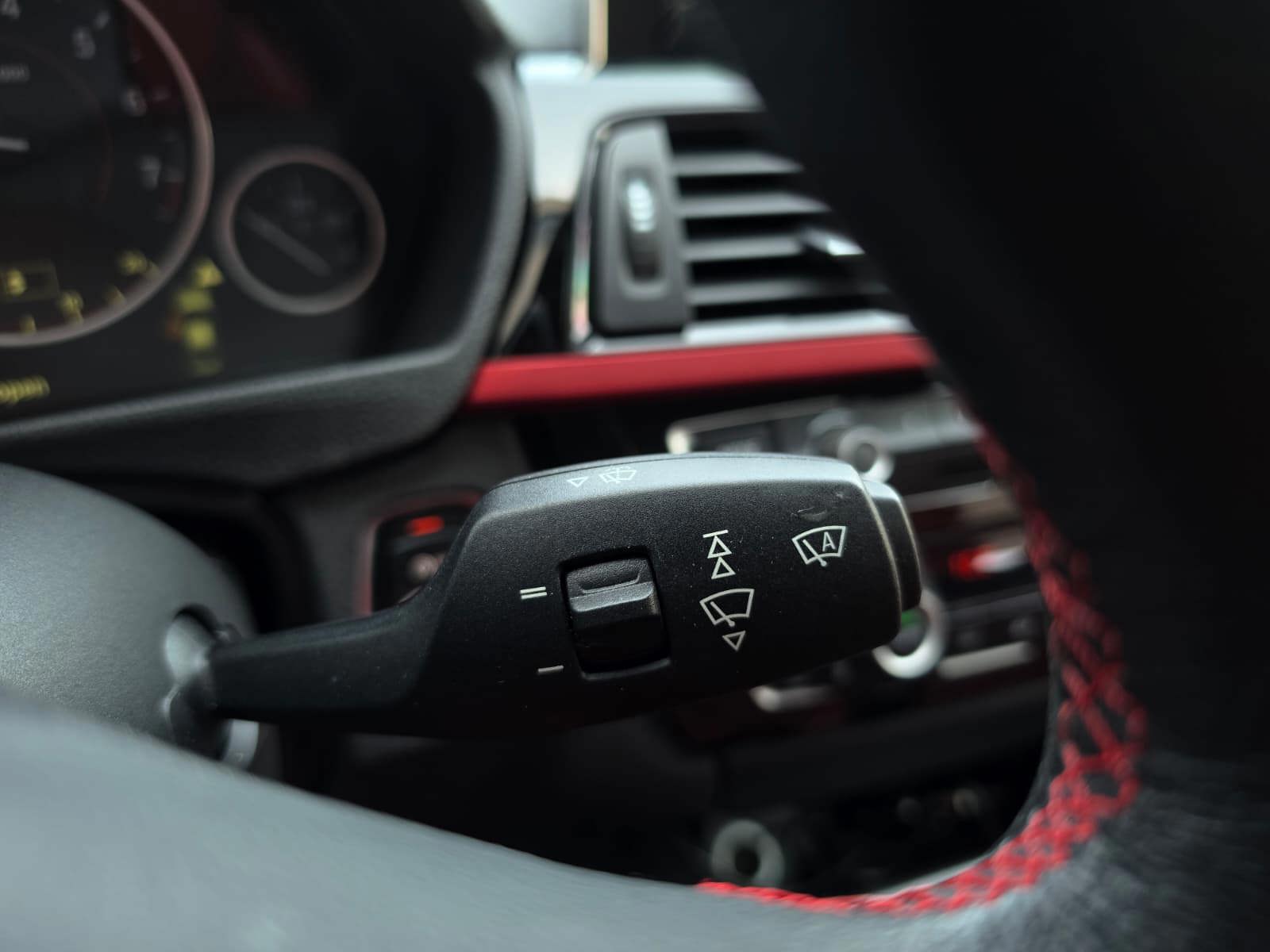 Foto van BMW 320i Ed