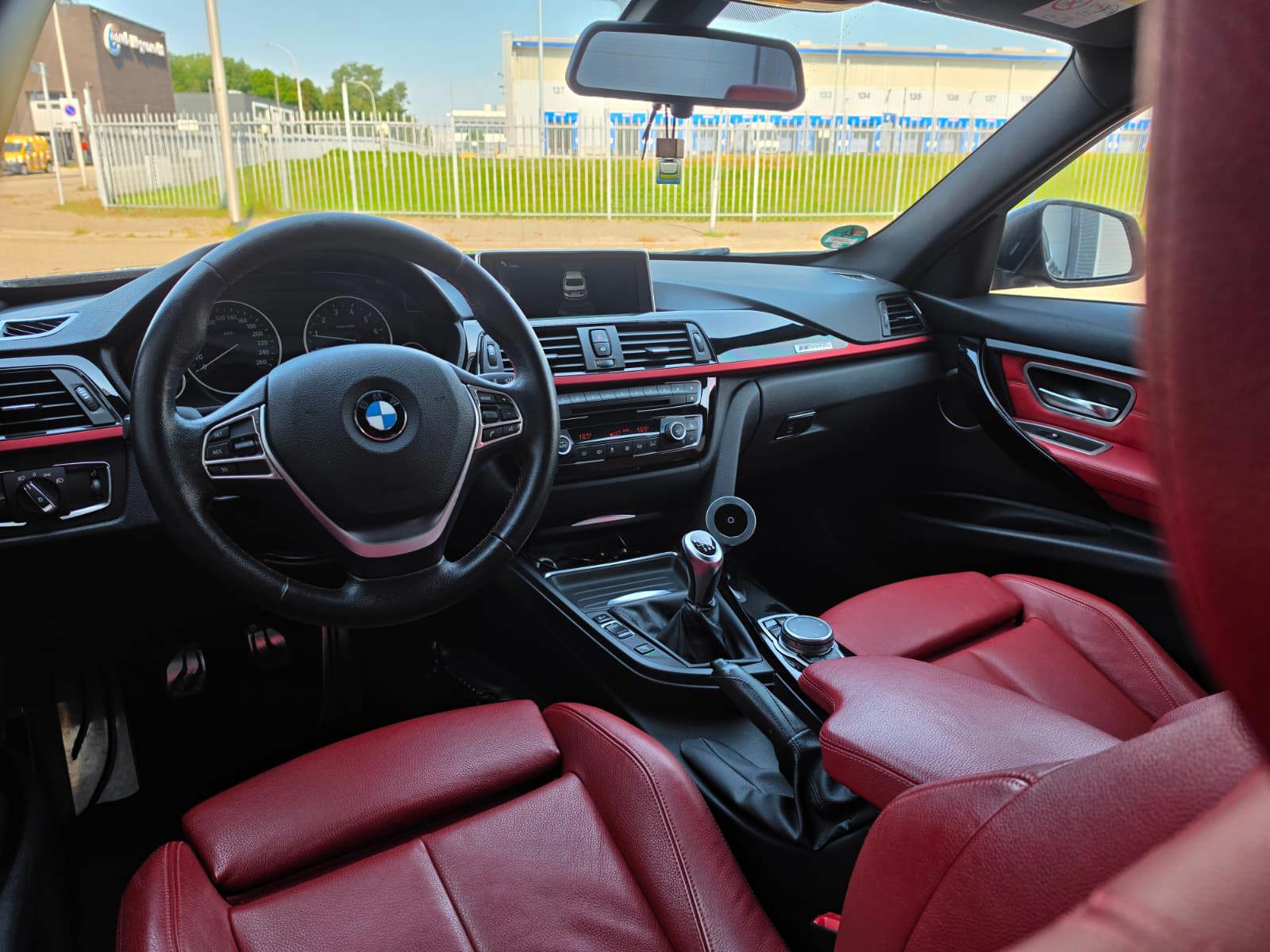 Foto van BMW 320i Ed