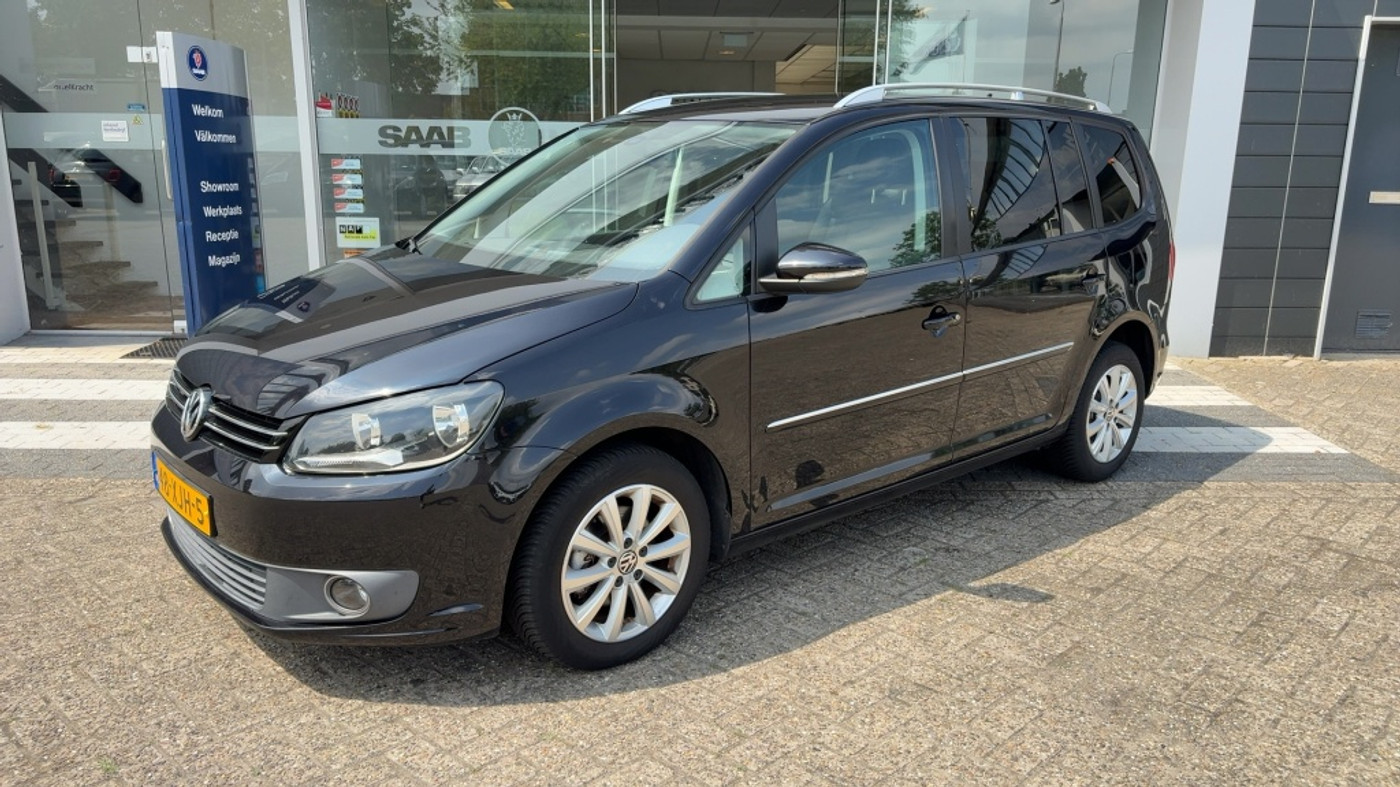Volkswagen Touran 1.2 TSI Highline | Leder | Nw Ketting 2012 - voorkant
