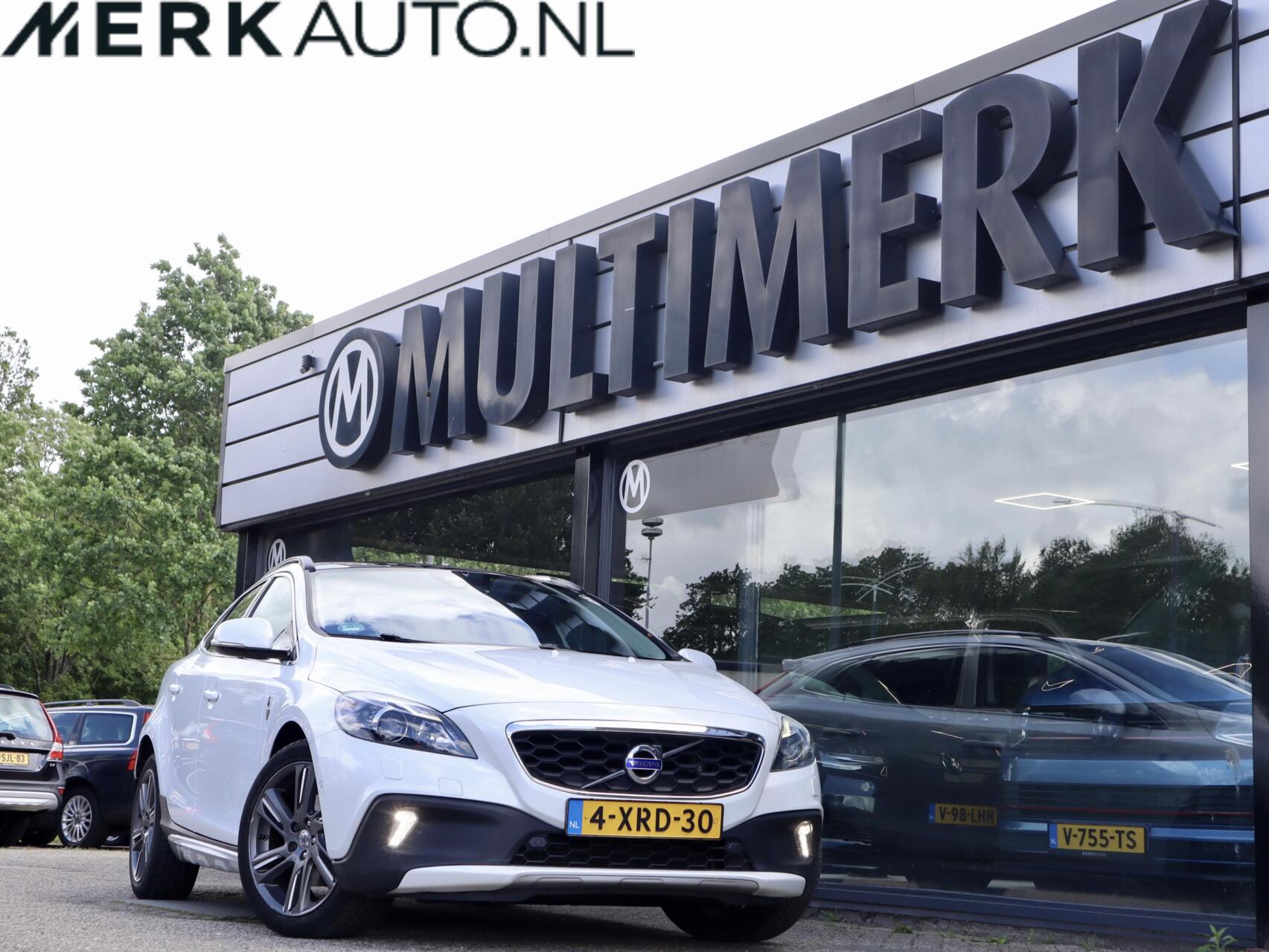 Volvo V40 Cross Country 1.6 T4 Ocean Race, Panodak, Trekhaak, Navigatie 2014 - voorkant