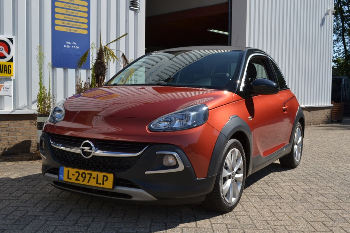 Opel Adam 1.0 Turbo Rocks SOFTTOP 2015 - voorkant