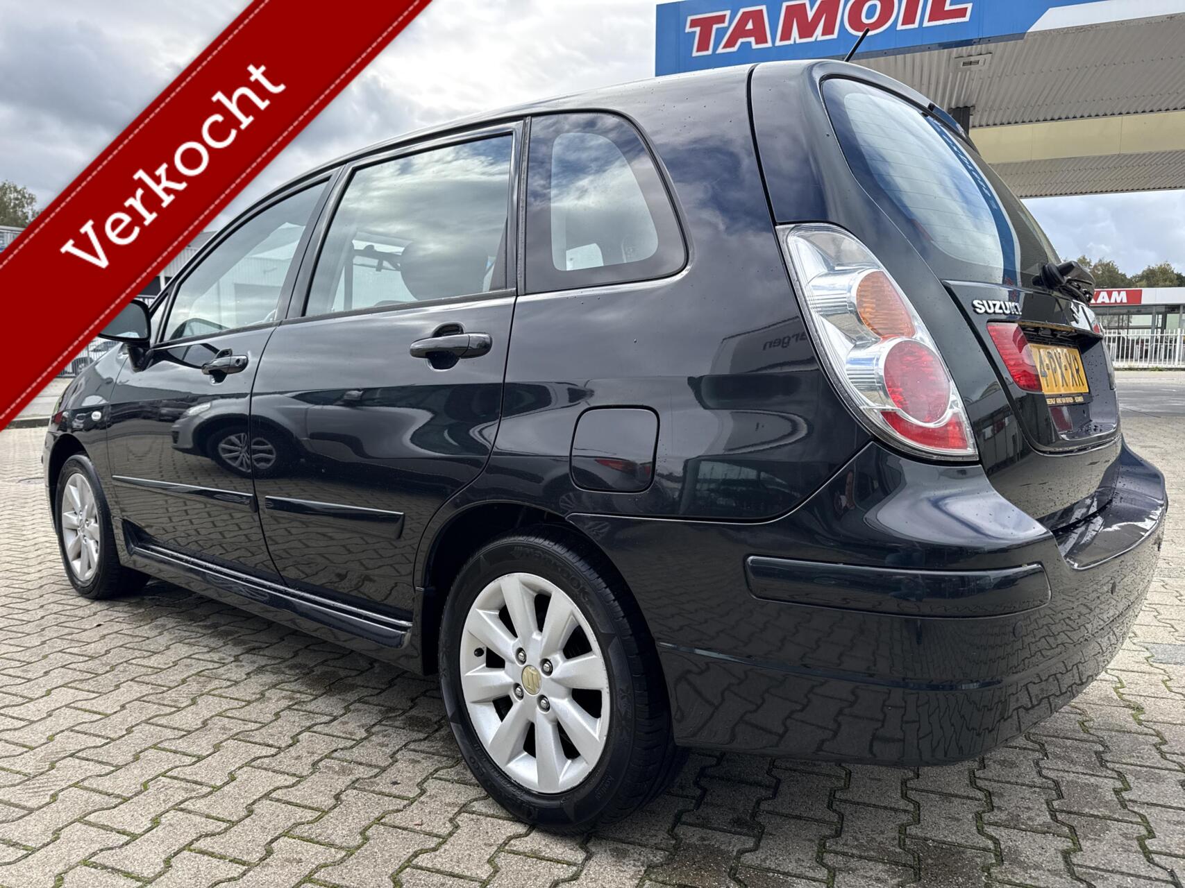 Foto van Suzuki Liana