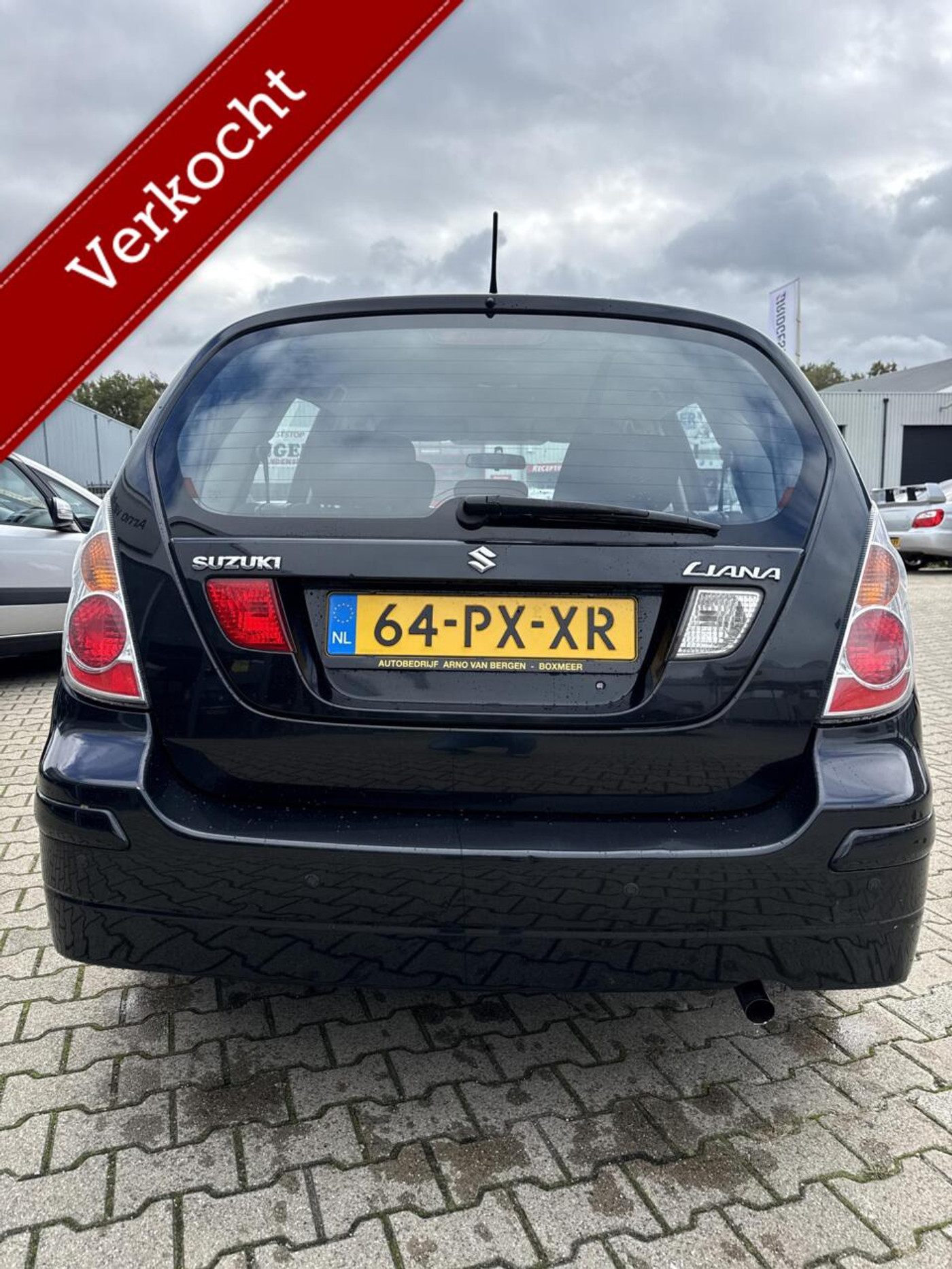 Foto van Suzuki Liana