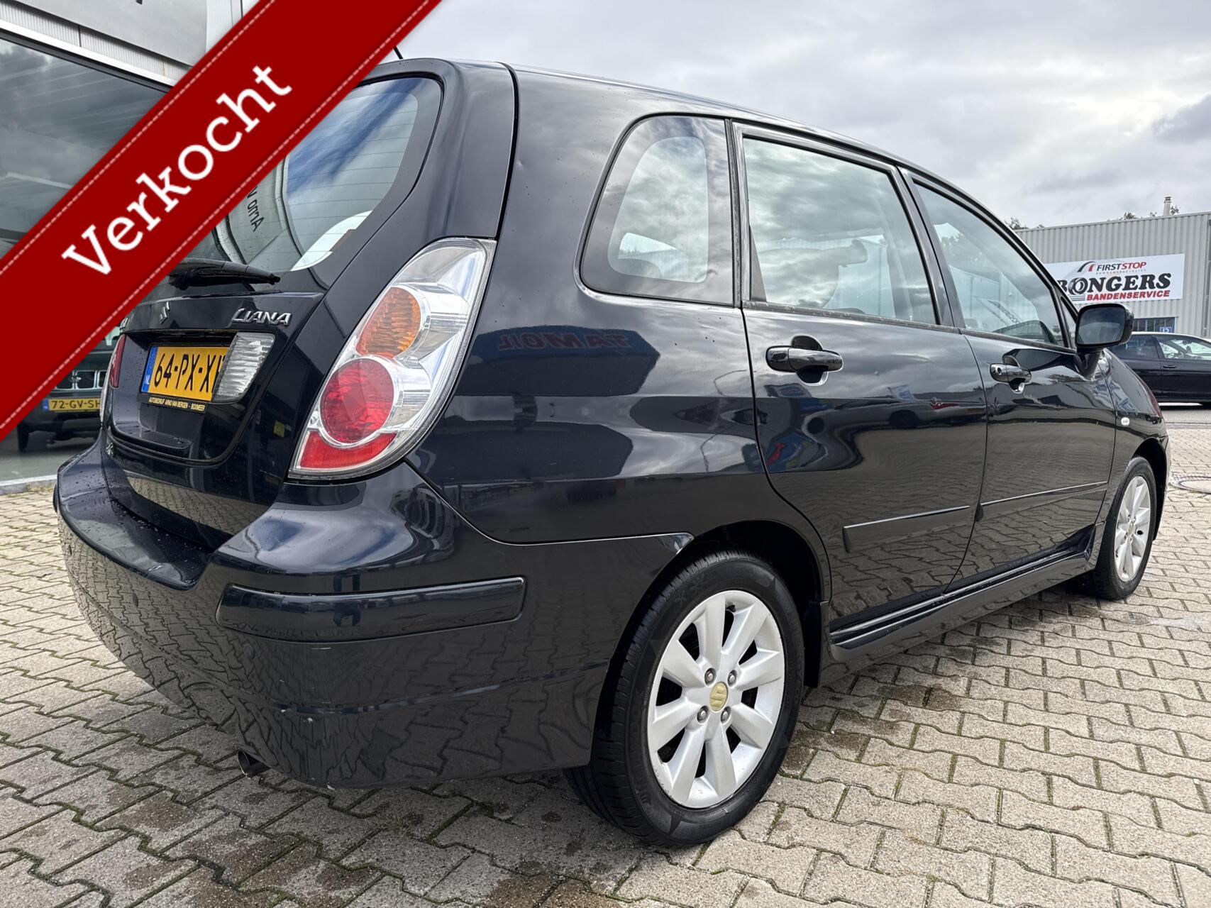 Foto van Suzuki Liana