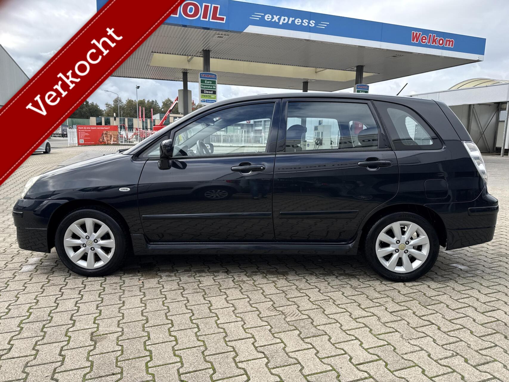 Foto van Suzuki Liana