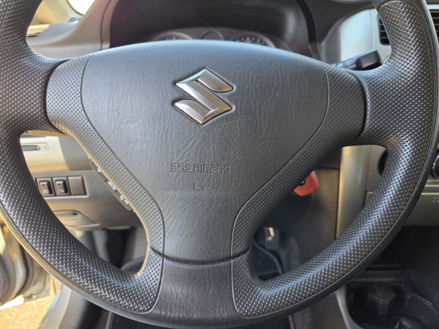 Foto van Suzuki Liana