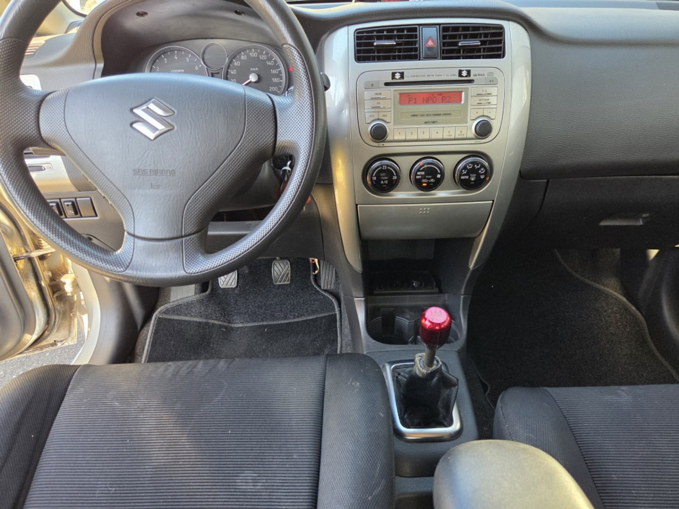 Foto van Suzuki Liana