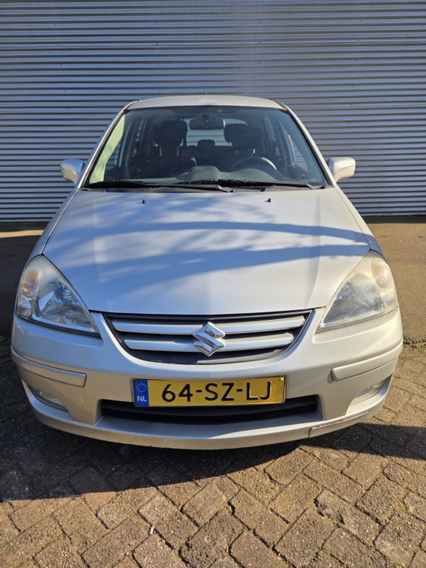 Foto van Suzuki Liana
