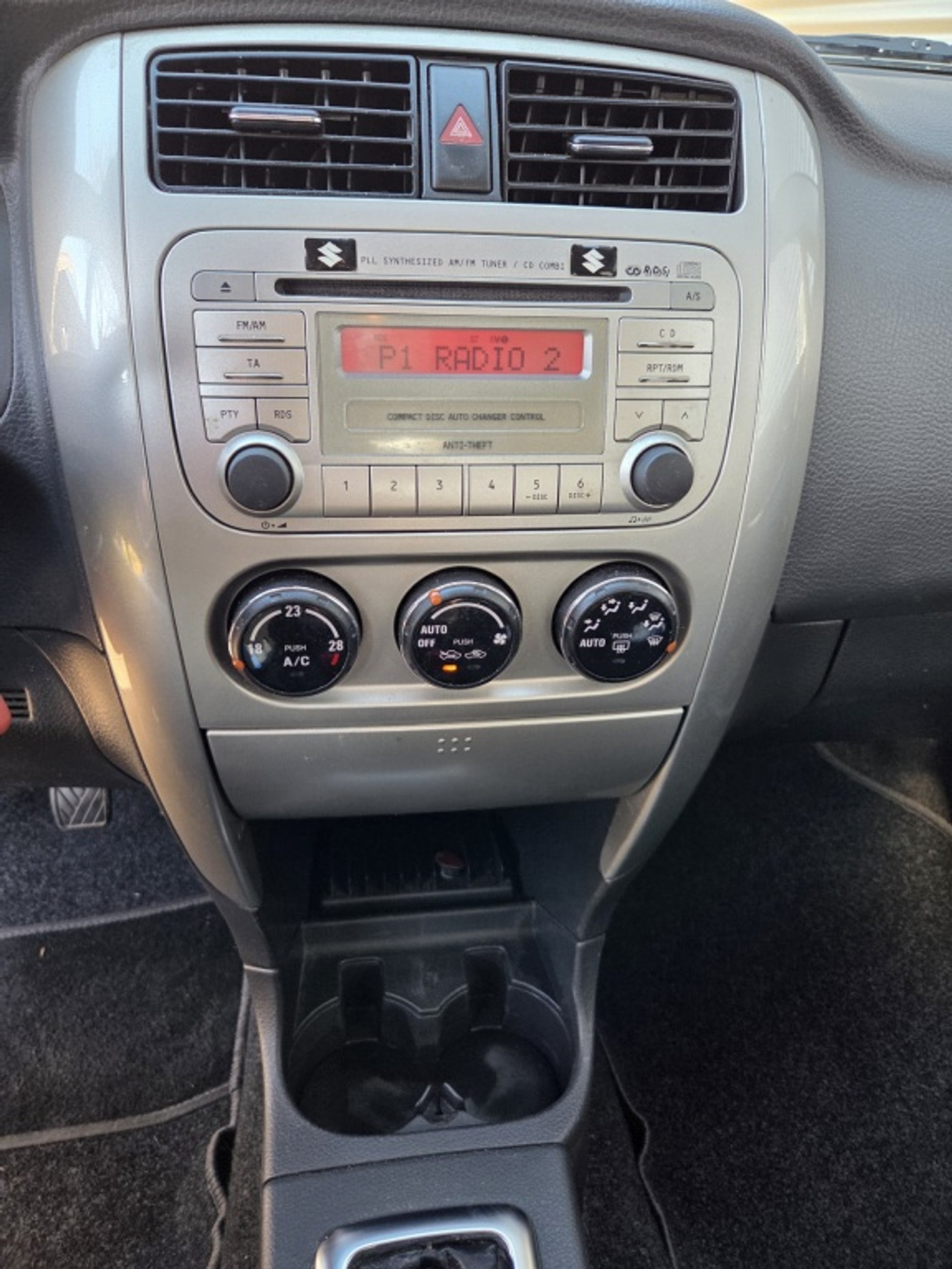 Foto van Suzuki Liana