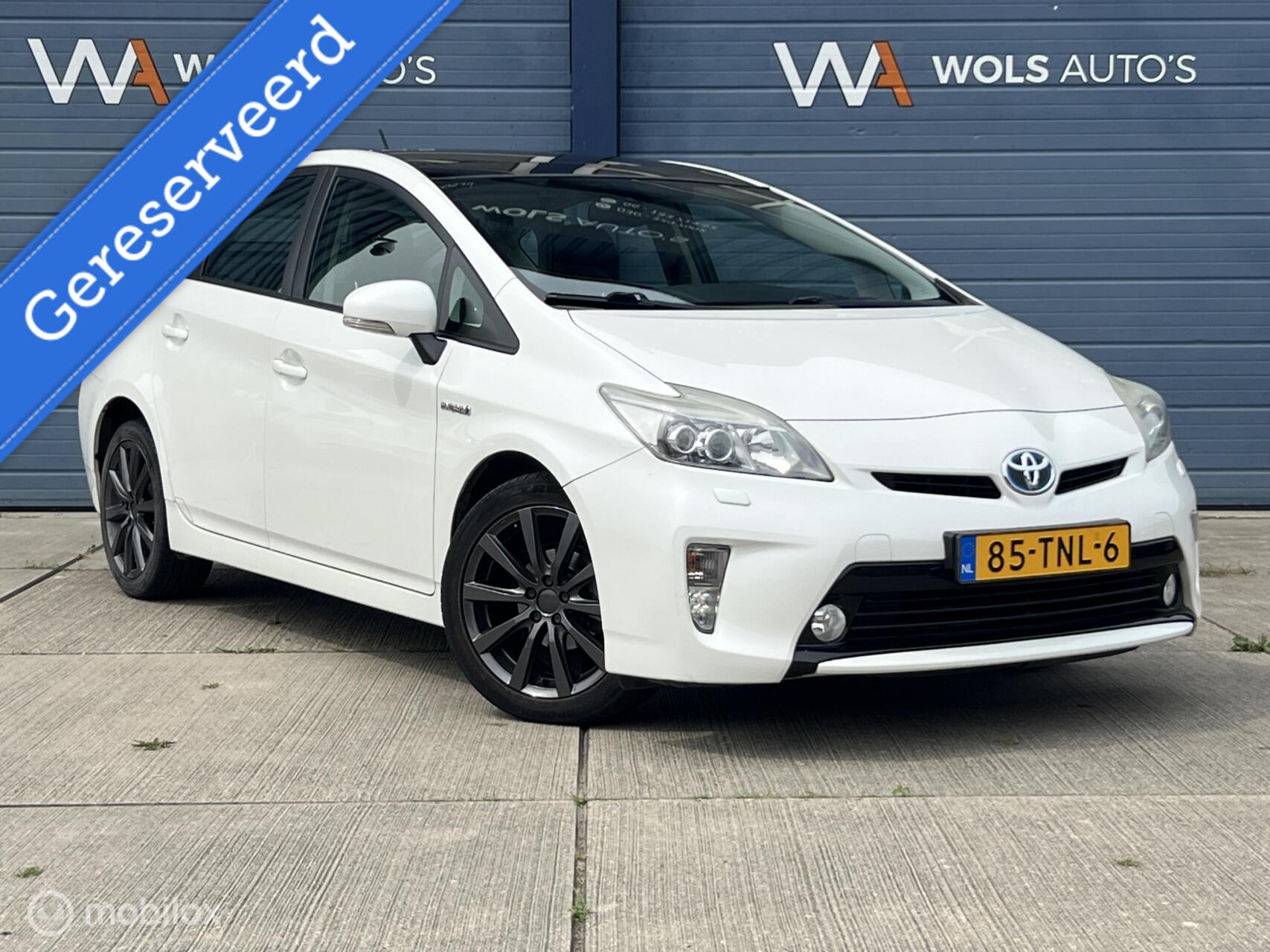 Toyota Toyota Prius 1.8 Dynamic Business / HEAD-UP DISPLAY / CAMERA! 2012 - voorkant