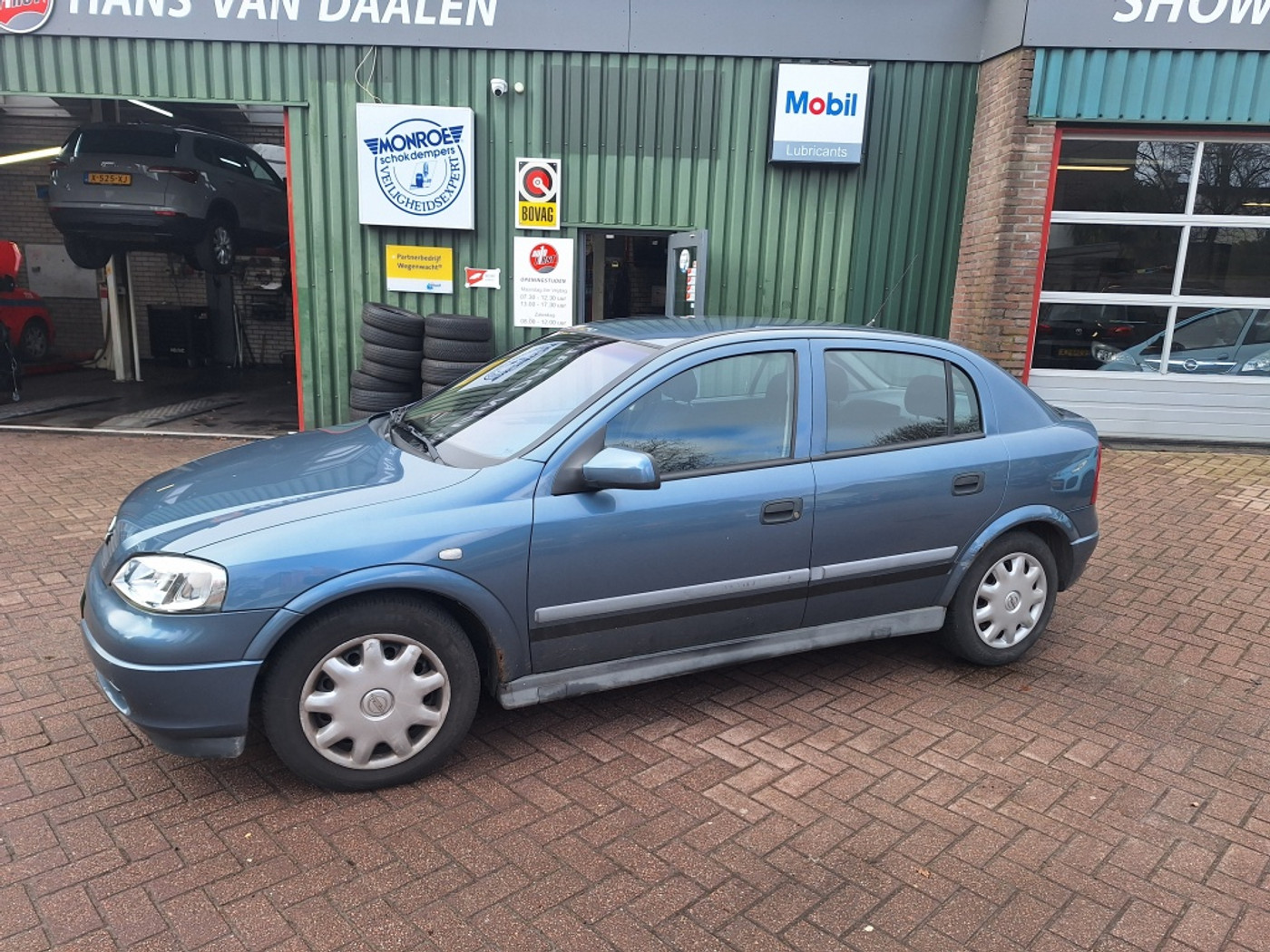 Opel Astra 1.6-16V Pearl 2001 - voorkant