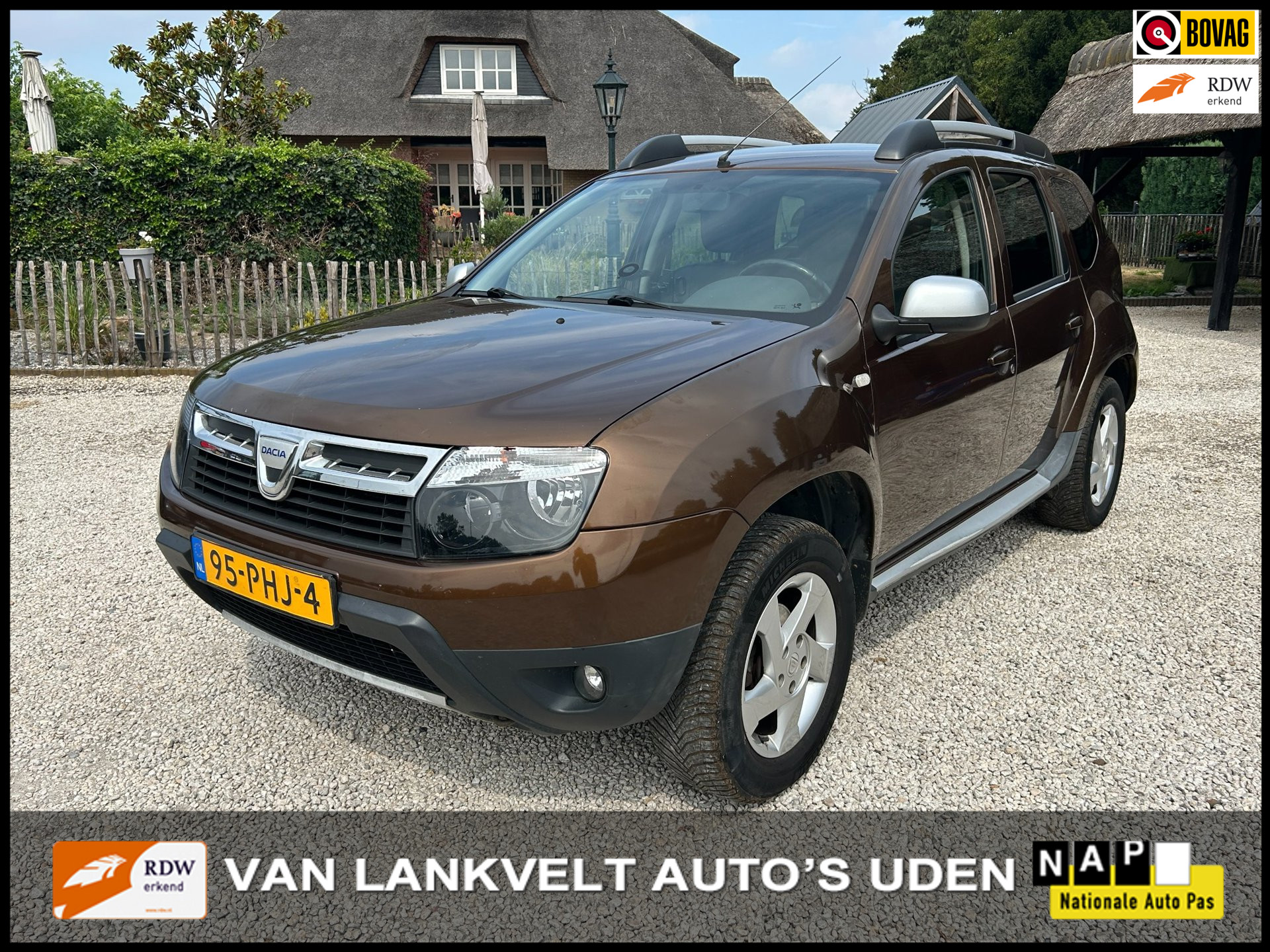 Dacia Duster 1.6 4x4 Lauréate Airco, trekhaak 2011 - voorkant