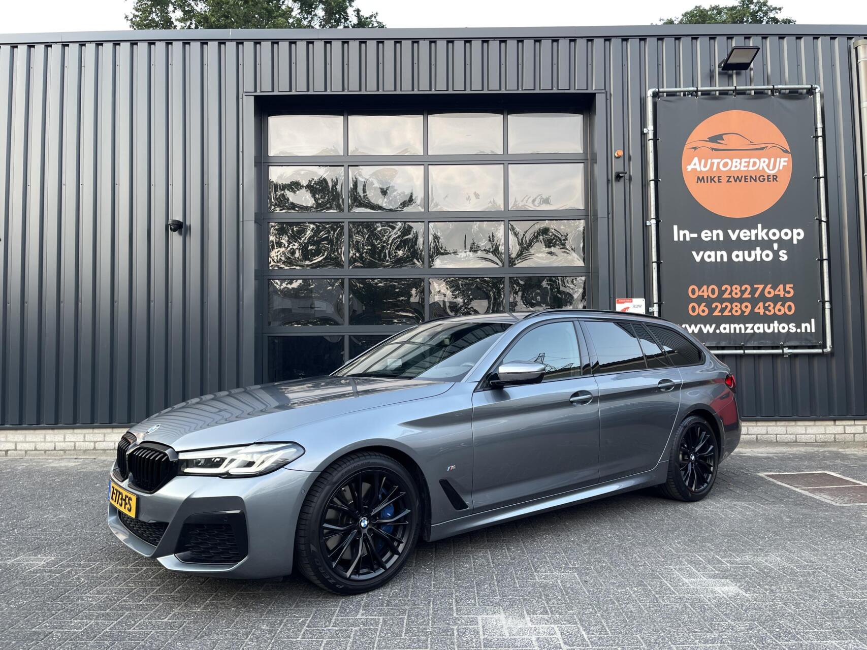 BMW 5-serie Touring 530D LCI M-Pakket CARPLAY|TREKHAAK|CAMERA|LED KOPLAMPEN|M SPORT INTERIEUR|SFEERVERLICHTING|STOELVERWARMING 2020 - voorkant