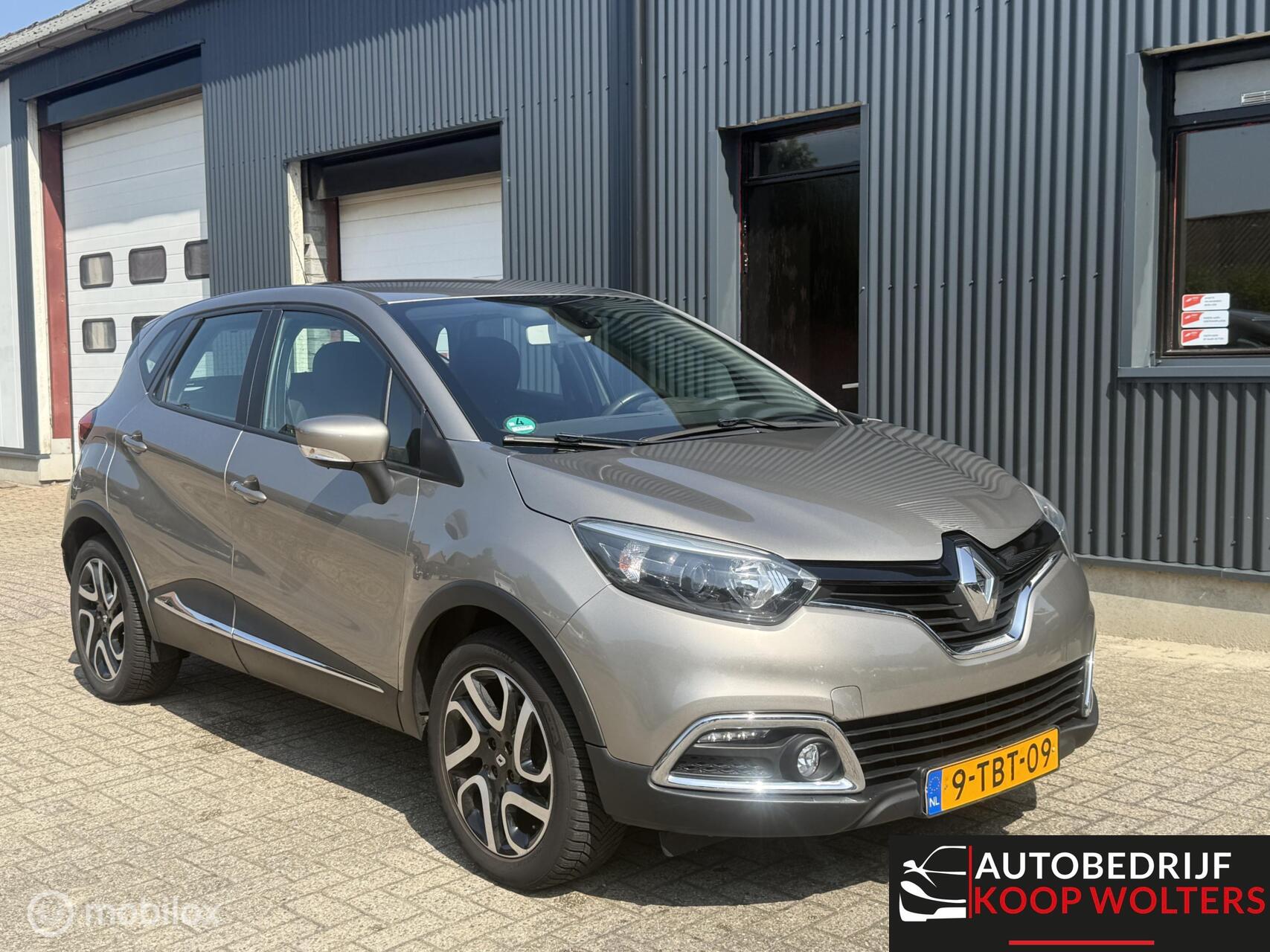 Renault Captur 0.9 TCe Expression Trekhaak 2014 - voorkant