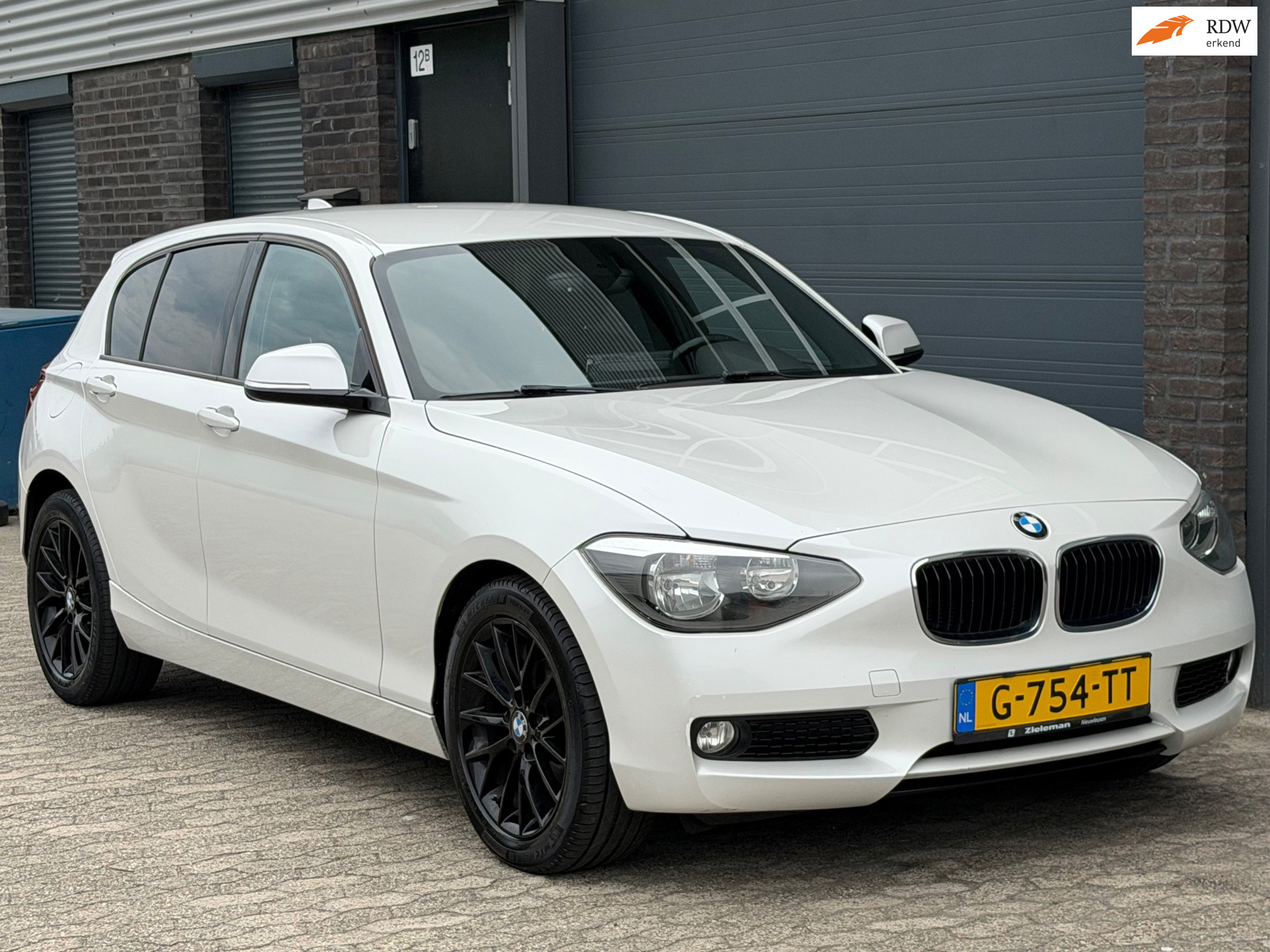 BMW 116i 116i Limited Series CARPLAY KEYLESS CLIMA CRUISE APK 2014 - voorkant