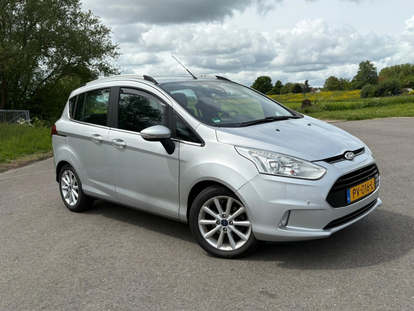 Foto van Ford B-max