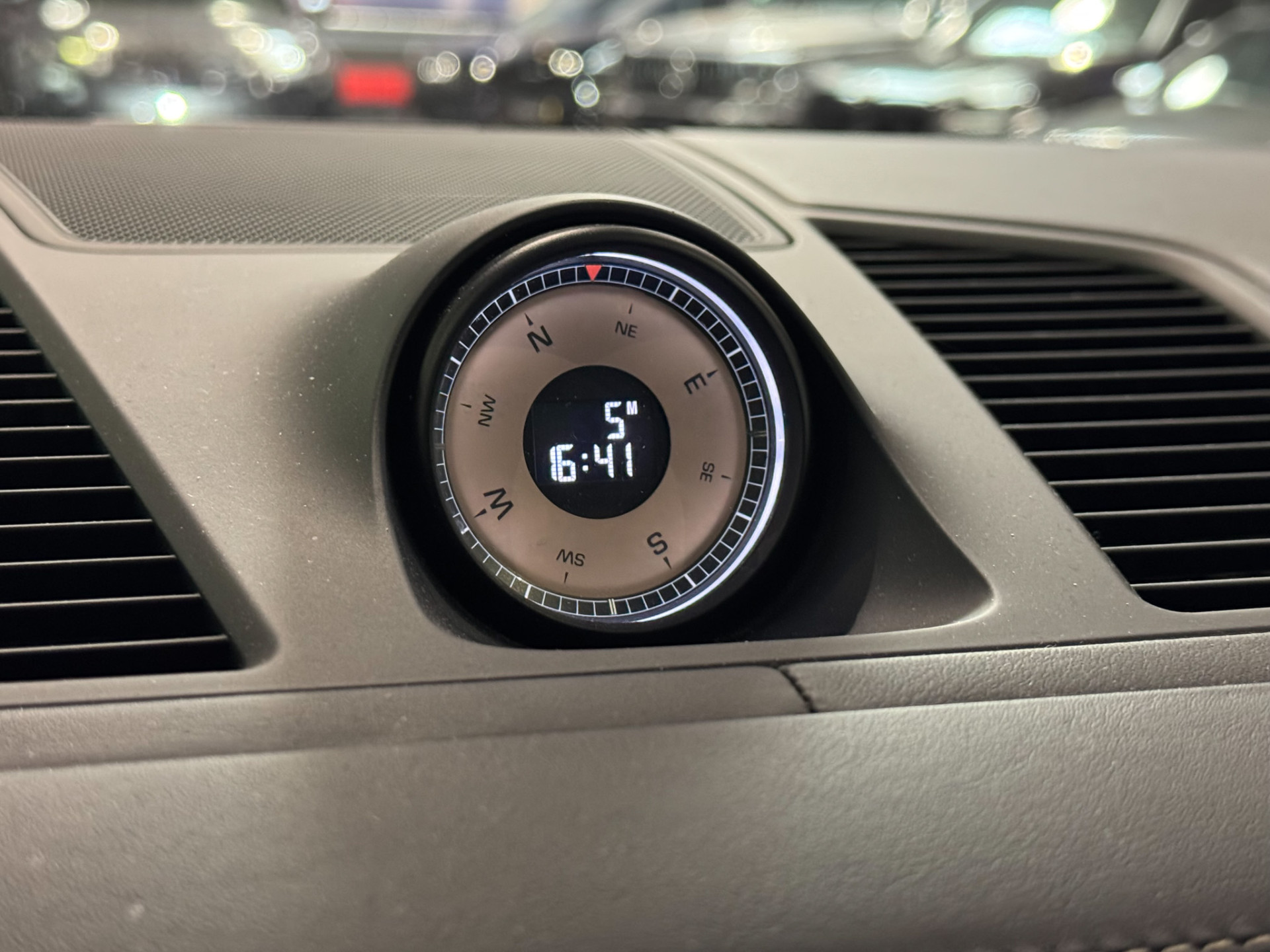 Foto van Porsche Cayenne E-hybrid