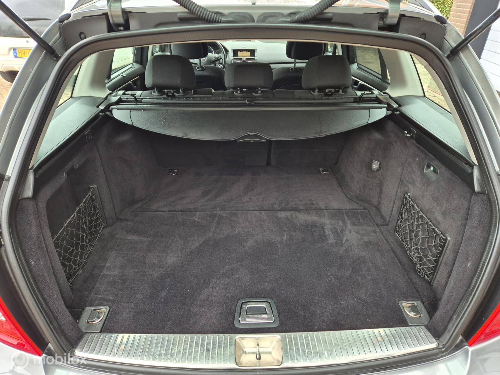 Foto van Mercedes-Benz C 180 Kompressor