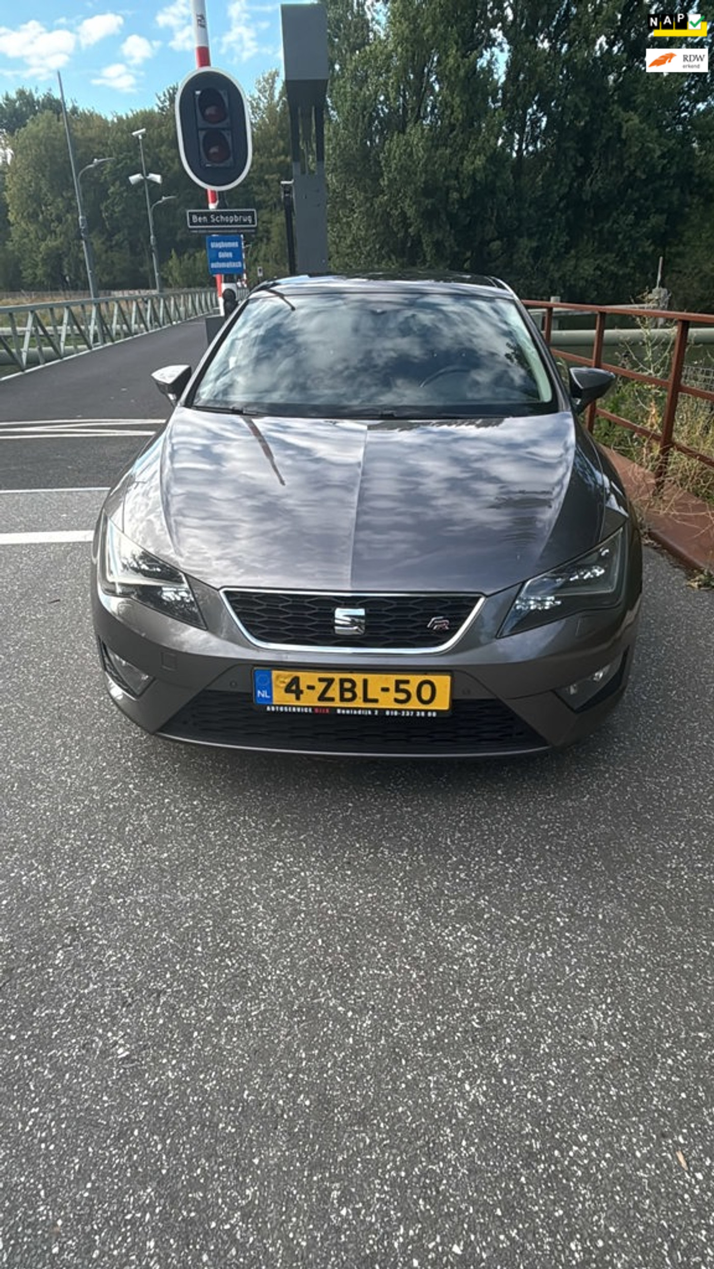 Seat Leon 2.0 TDI FR Dynamic FR/Pano/leer Sportief & Luxe 2014 - voorkant