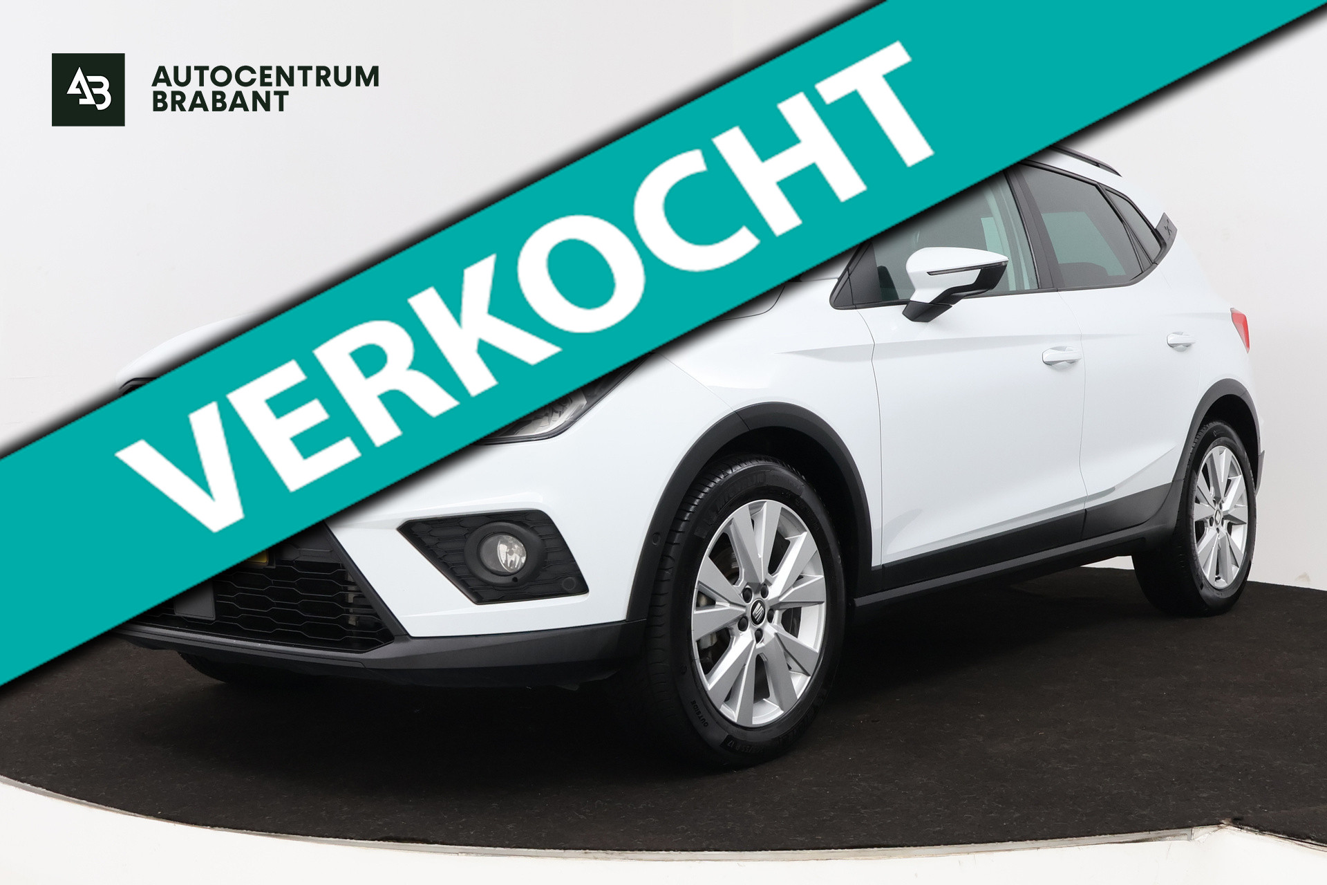 Seat Arona 1.0 TSI Style Business Intense (ACHTERUITRIJCAMERA, CRUISE ADAPTIEF, CARPLAY, PARKEERSENSOREN) 2021 - voorkant