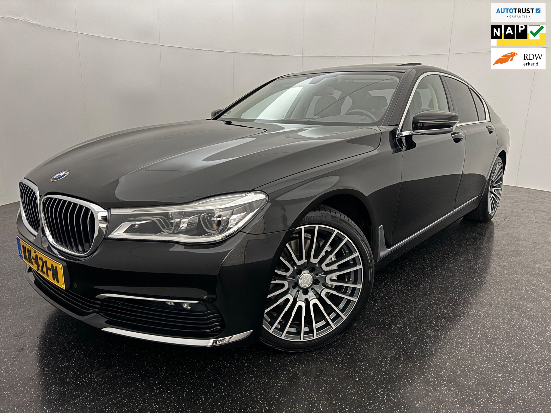 BMW 740i 740i High Executive Dakraam/Trekhaak/NAP 2016 - voorkant