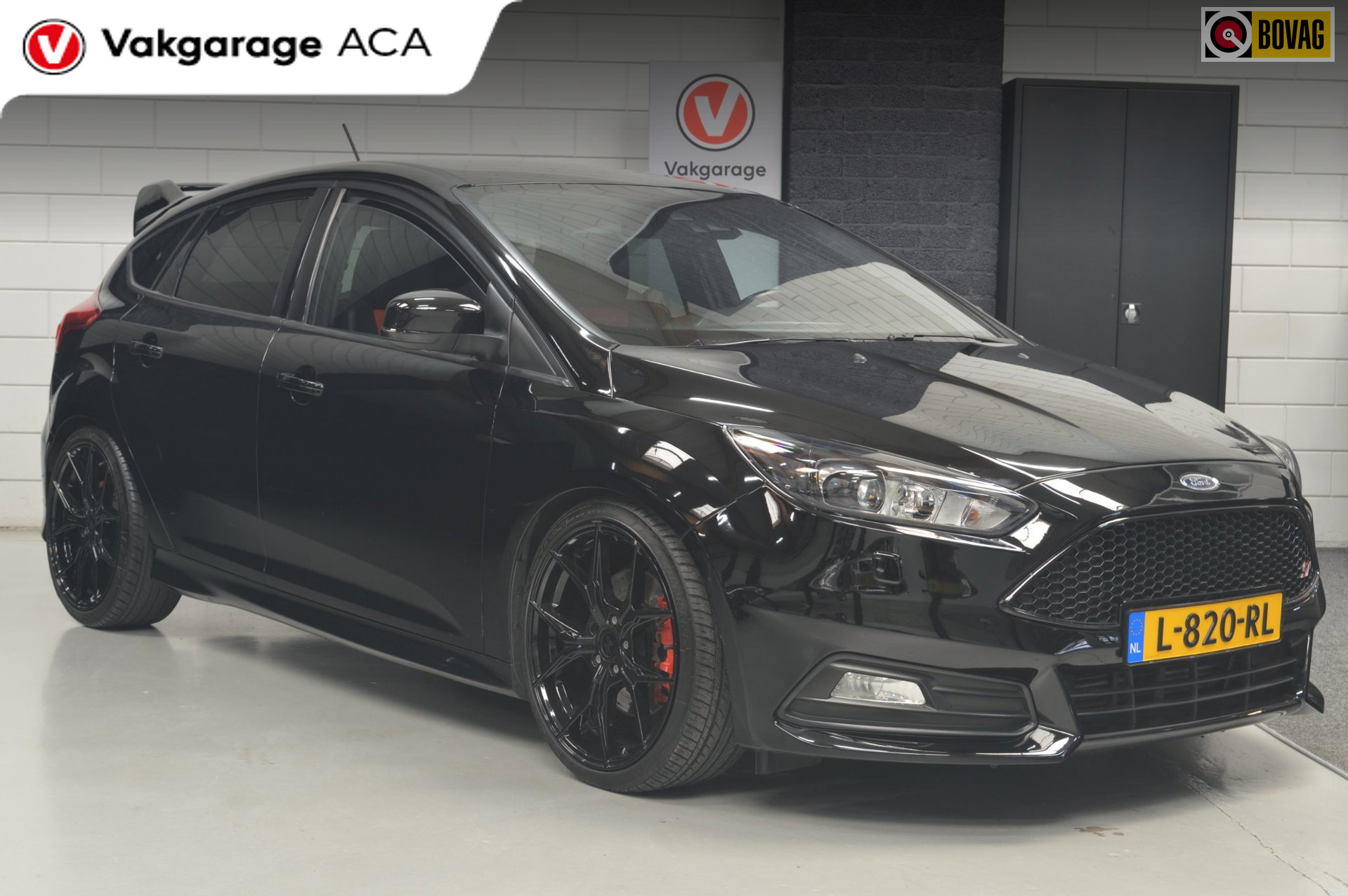 Ford Focus 2.0 ST // 250 PK // 122.000 km // CLIMA // NAVI // CARPLAY // PDC // CRUISE // 2017 - voorkant