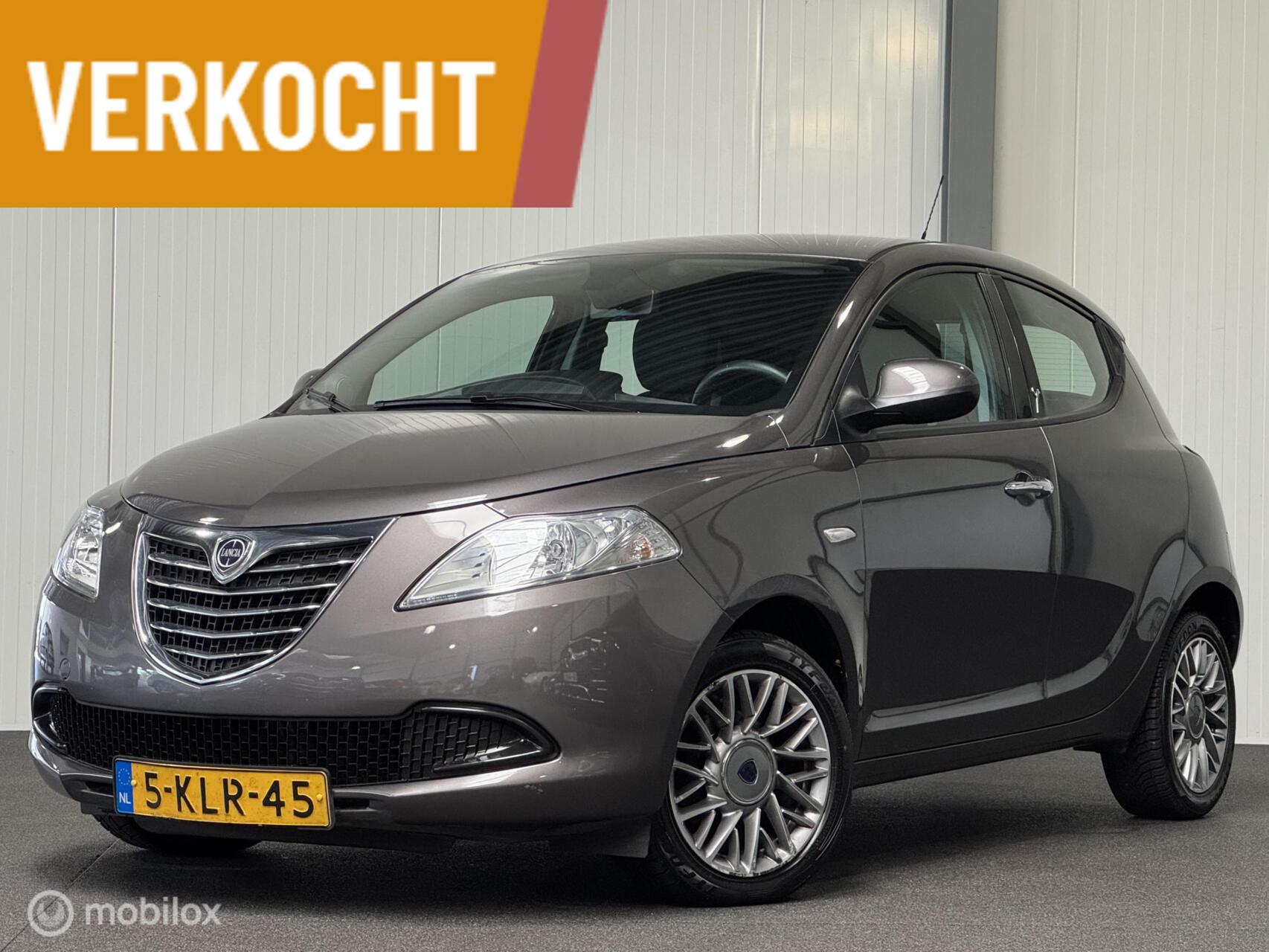 Lancia Ypsilon 0.9 TwinAir Silver [ NAP airco LM ] 2013 - voorkant