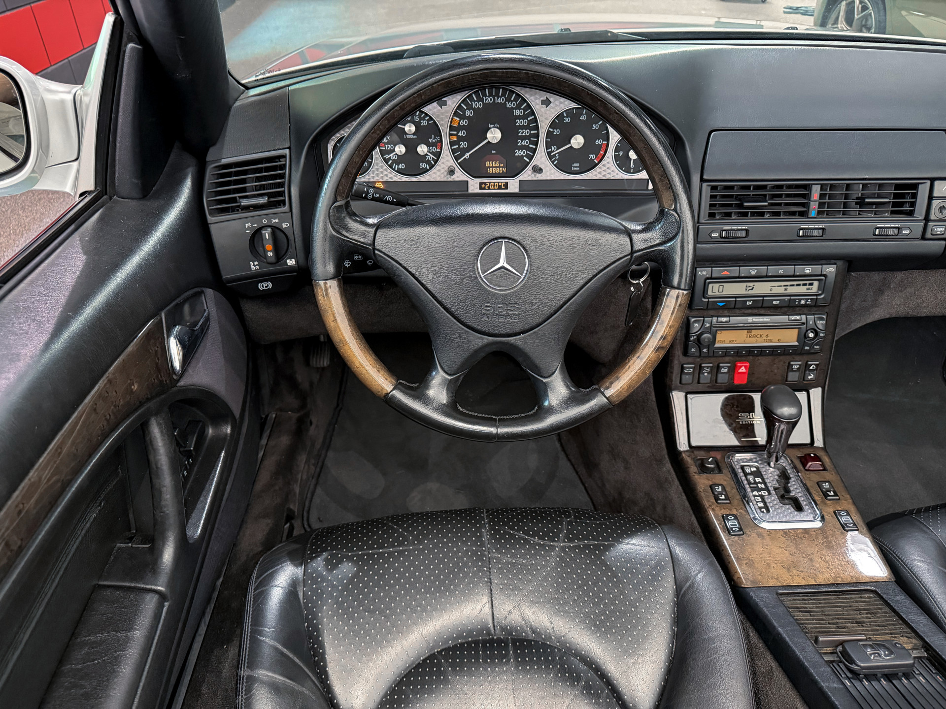 Foto van Mercedes-Benz SL 320