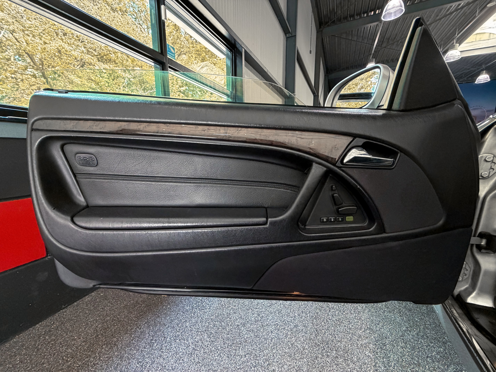 Foto van Mercedes-Benz SL 320
