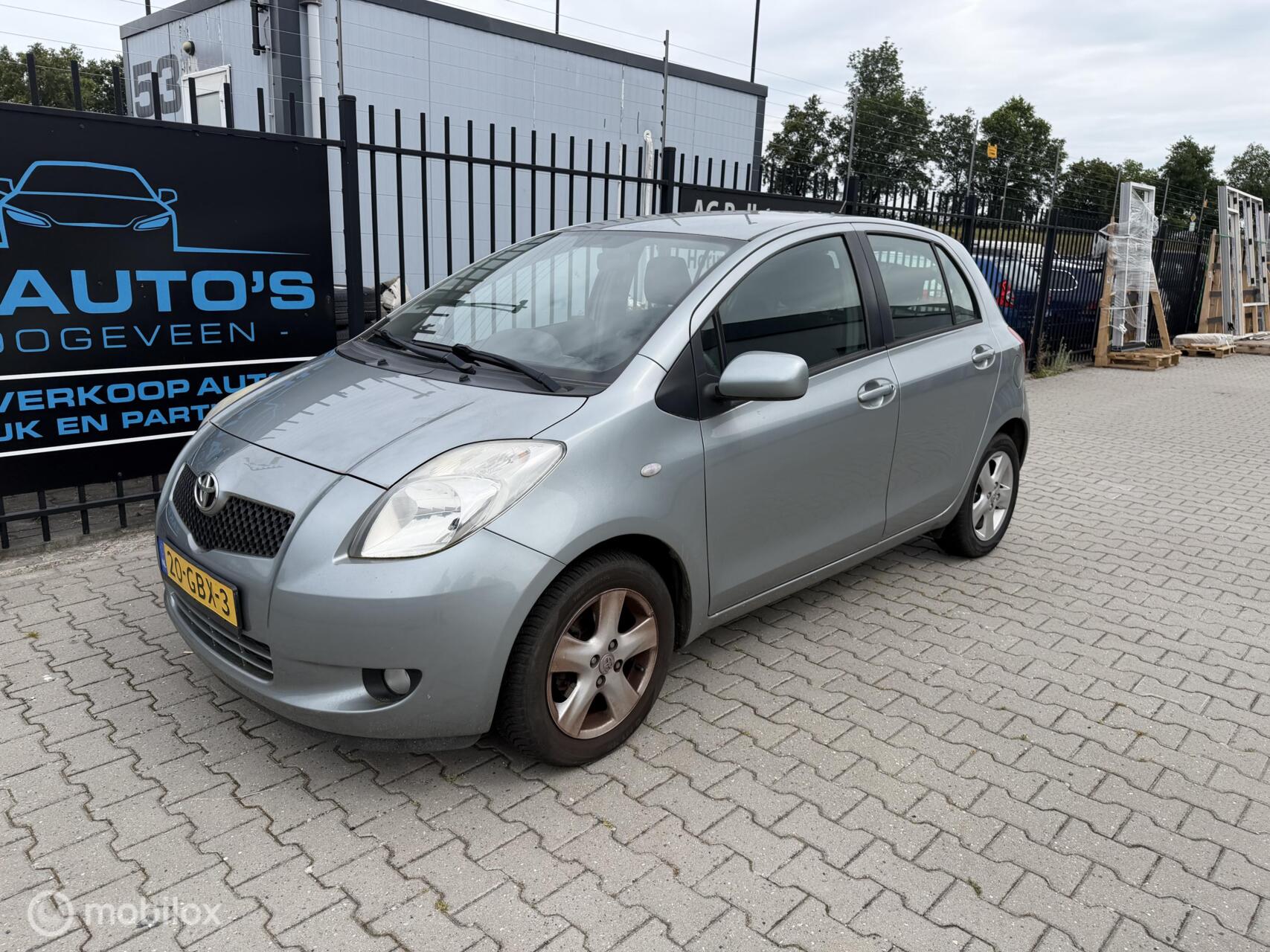 Toyota Toyota Yaris 1.3 VVTi Executive 2008 - voorkant