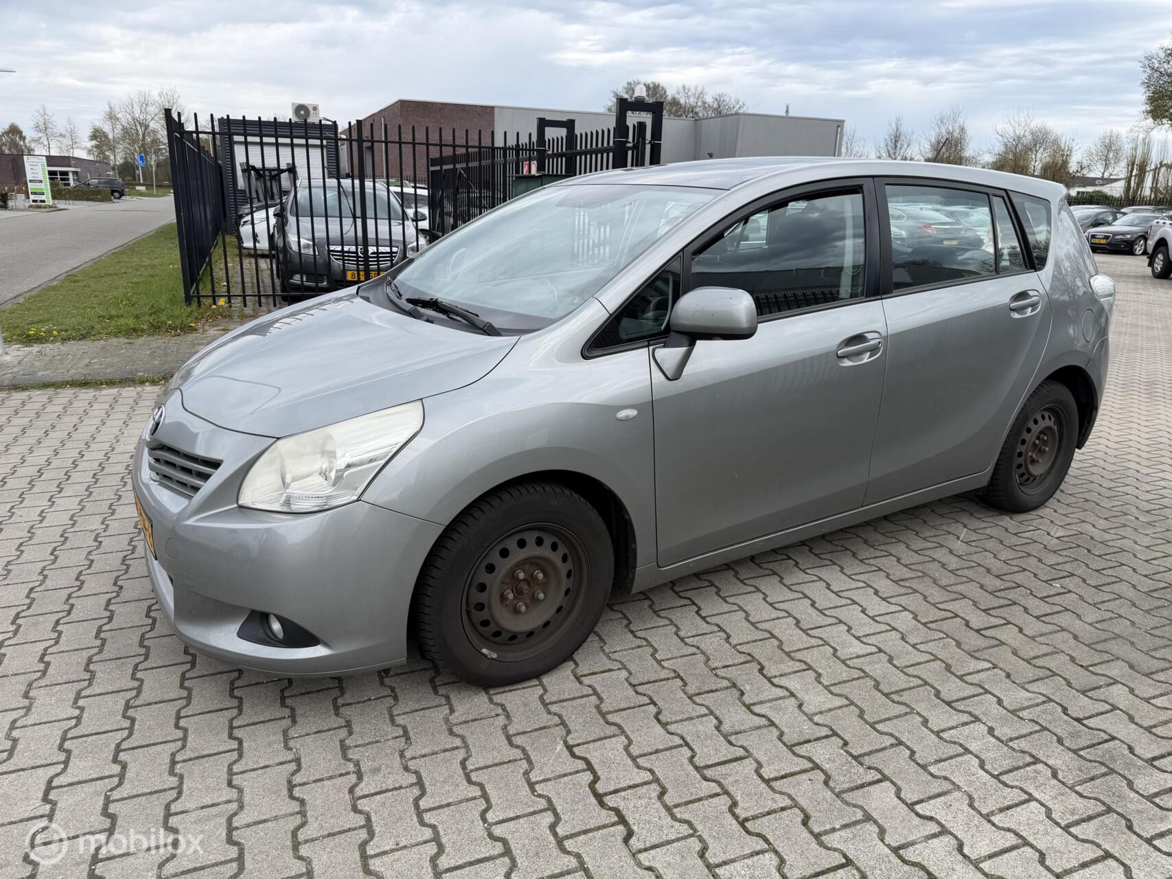 Toyota Toyota Verso 2.0 D-4D Business 2011 - voorkant